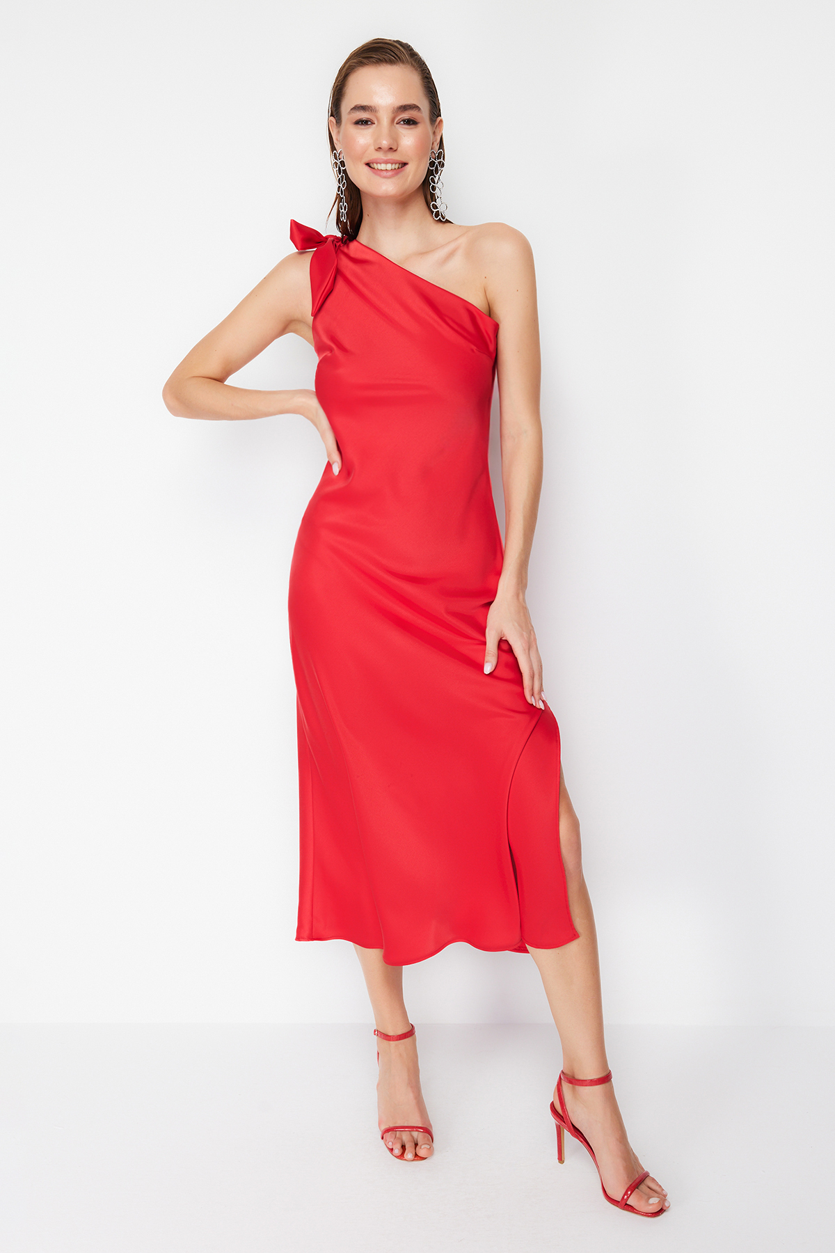 Levně Trendyol Red Sleeve Detailed Satin Elegant Evening Dress