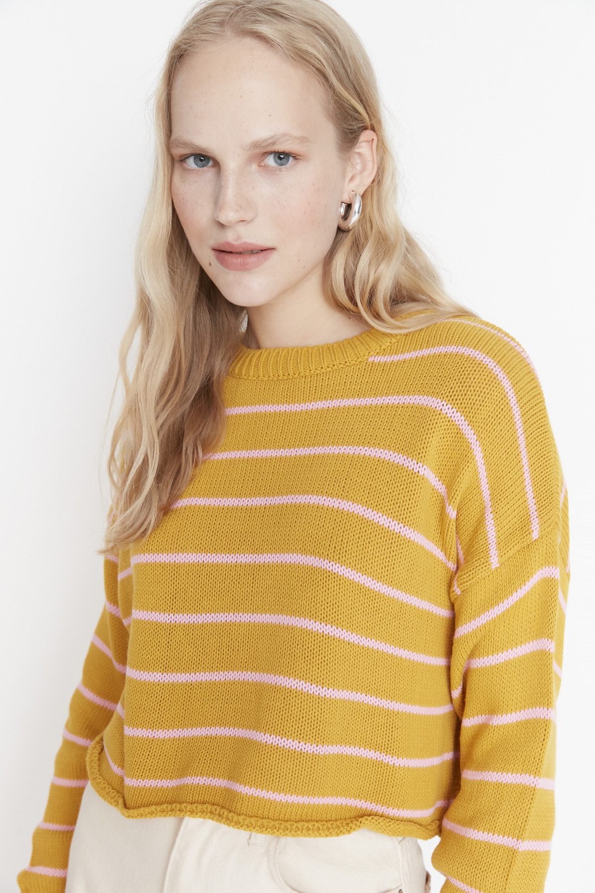 Trendyol Mustard Crop Knitwear Sweater