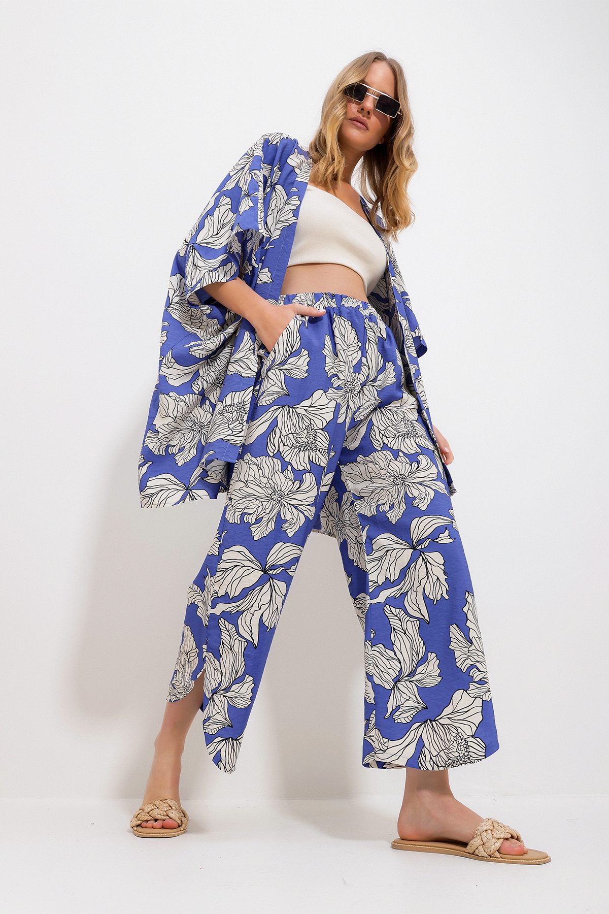 Trend Alaçatı Stili Women's Blue Palazzo Pants And Patterned Woven Viscose Kimono Suit