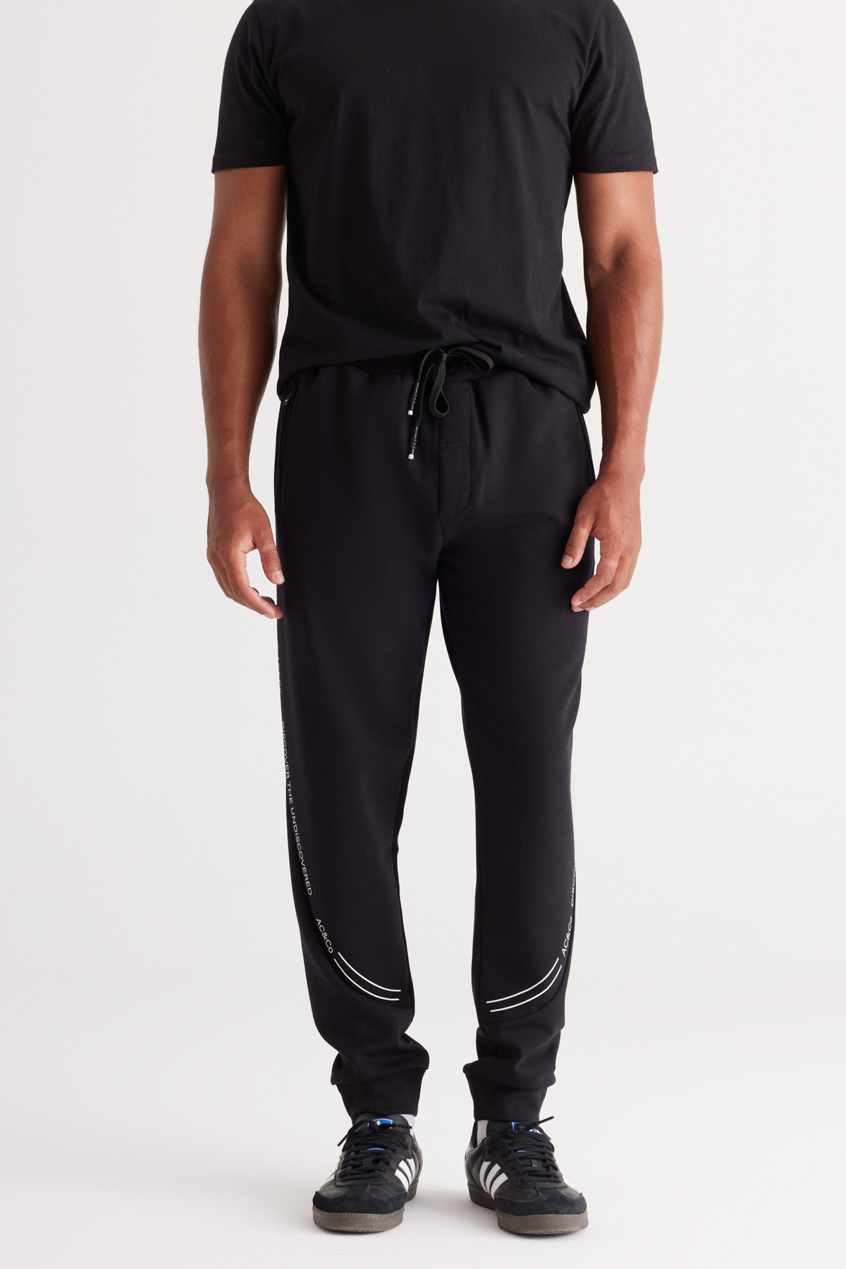 Levně AC&Co / Altınyıldız Classics Men's Black Standard Fit Regular Fit Printed Sweatpants