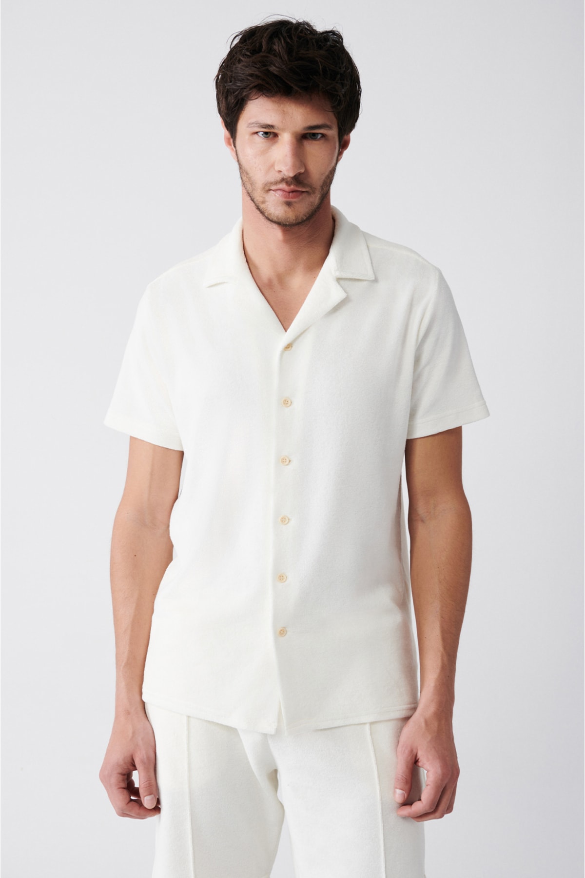 Levně Avva Men's White Clarified Collar Short Sleeve Cotton Regular Fit Towel Shirt