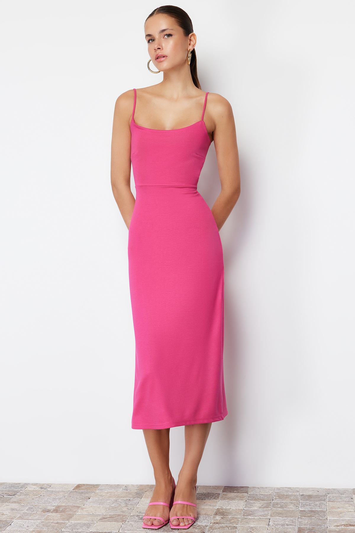 Levně Trendyol Fuchsia Cut Out Detailed Fitted Midi Knitted Midi Dress with Slit