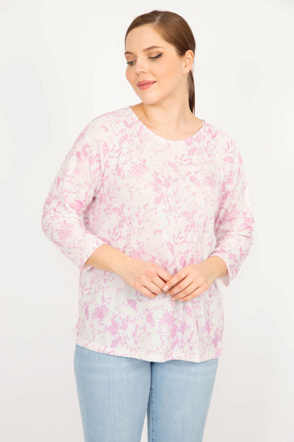 Levně Şans Women's Pink Plus Size Crew Neck Patterned Blouse