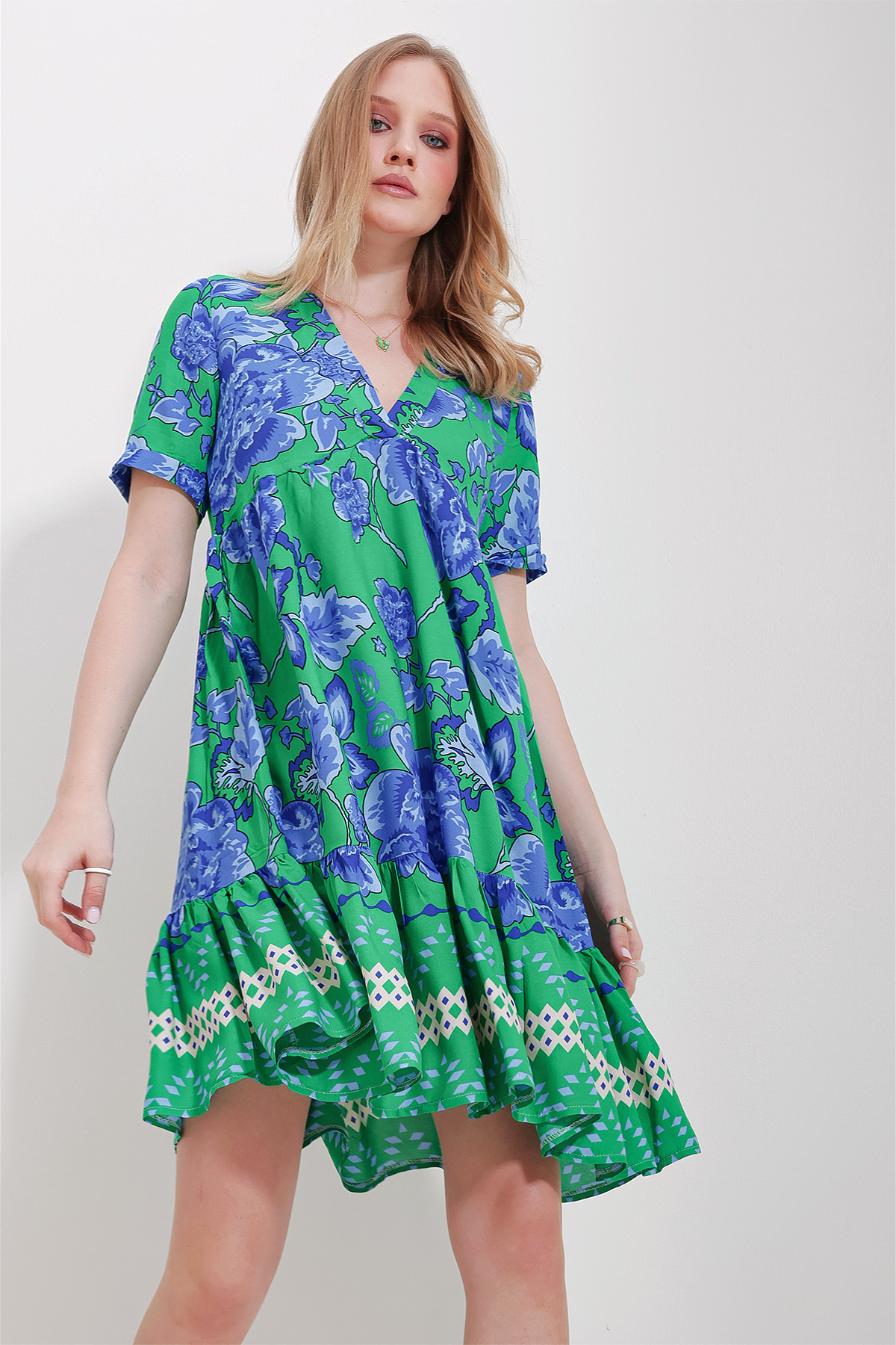 Trend Alaçatı Stili Women's Green V-Neck Skirt Flounce Viscose Dress
