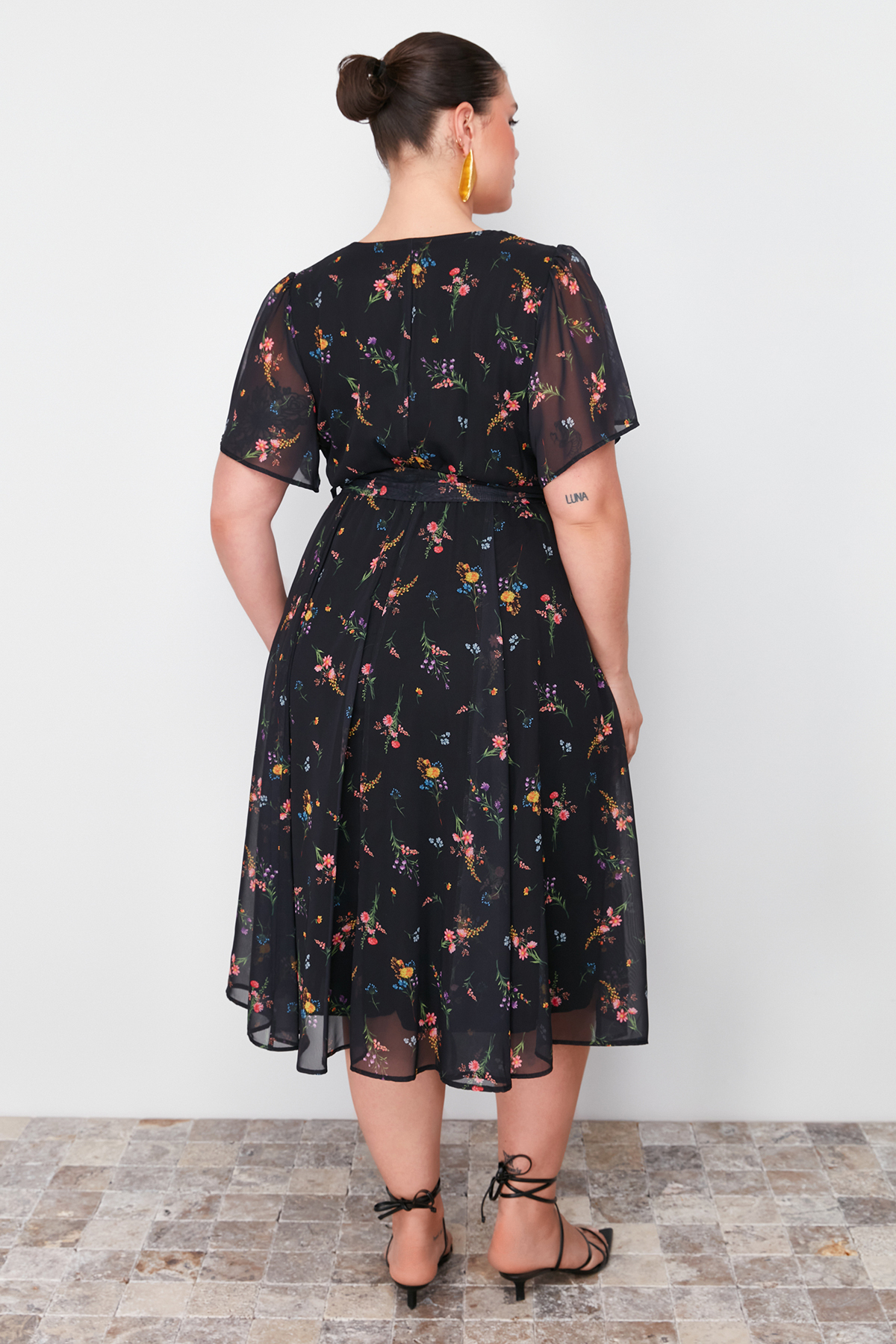 Trendyol Curve Multi Color Floral Pattern Chiffon Double Breasted Woven Dress