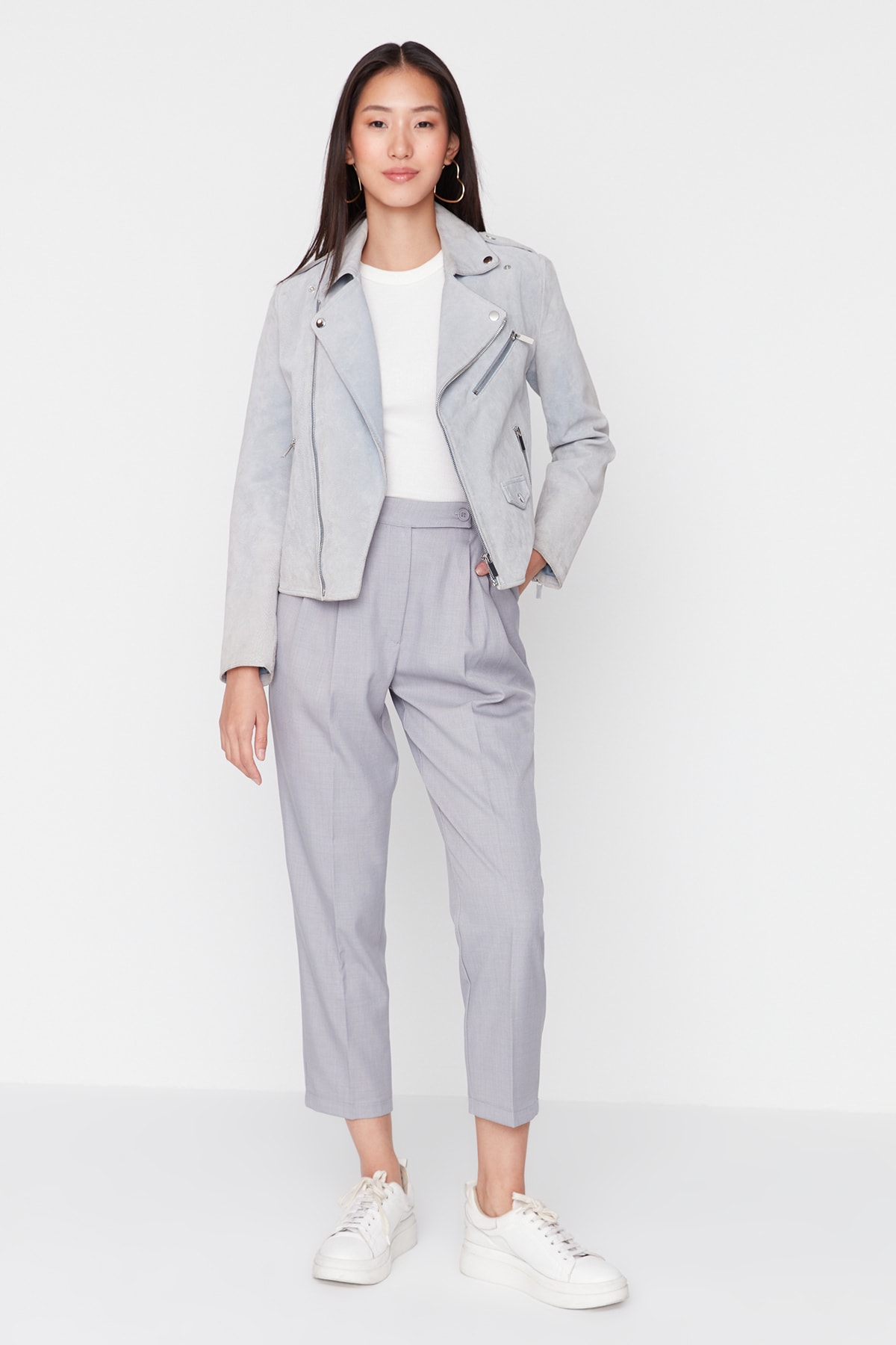 Trendyol Gray Pleated Carrot Cut Woven Trousers