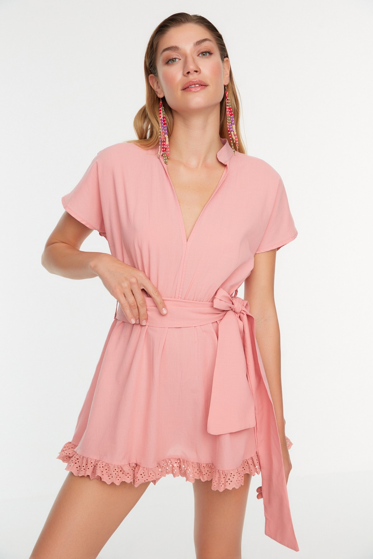 Levně Trendyol sušené růžové krajkové detailní plážové šaty