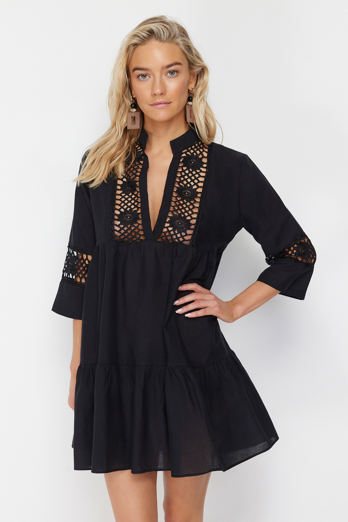 Levně Trendyol Beige Mini Woven Lace Detailed 100% Cotton Beach Dress