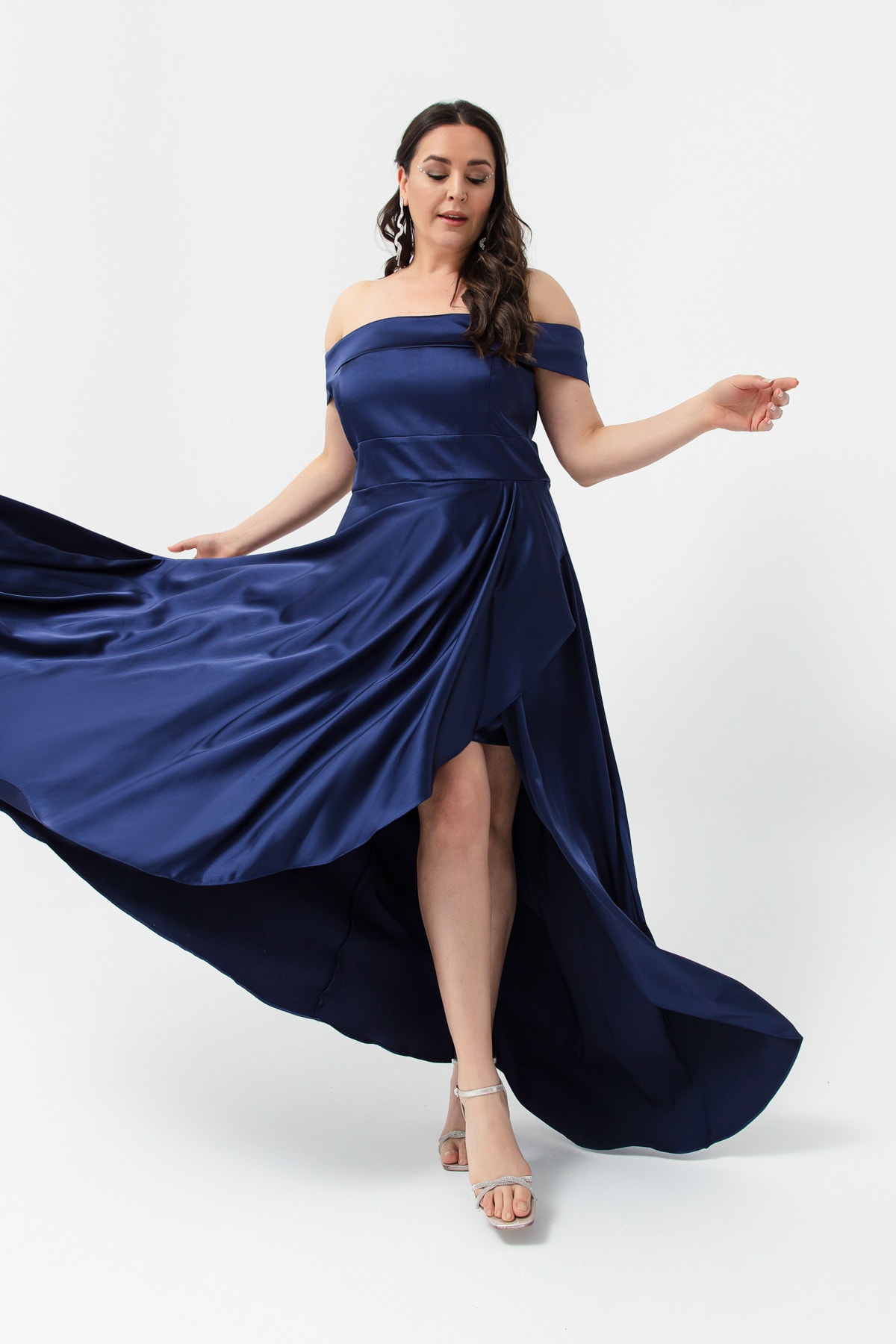 Levně Lafaba Dámské námořnická modř Lodičkový výstřih Saténové večerní šaty a plesové šaty v nadměrných velikostech