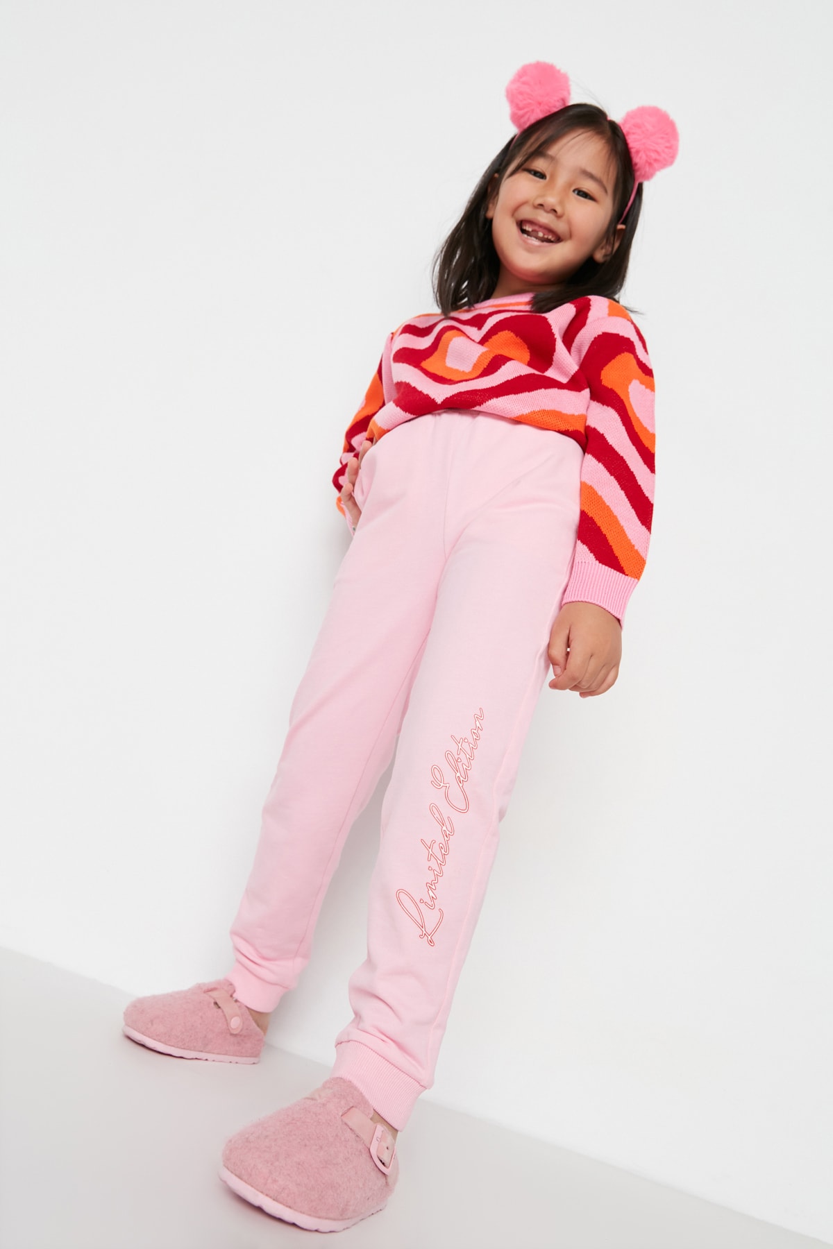 Levně Trendyol Girls' Pink Printed Knitted Sweatpants