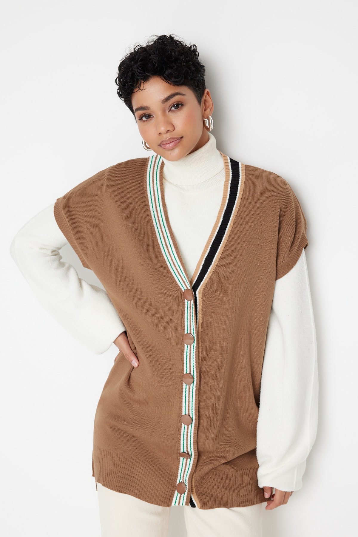 Levně Trendyol Brown Collar Stripe Detailní pletený svetr