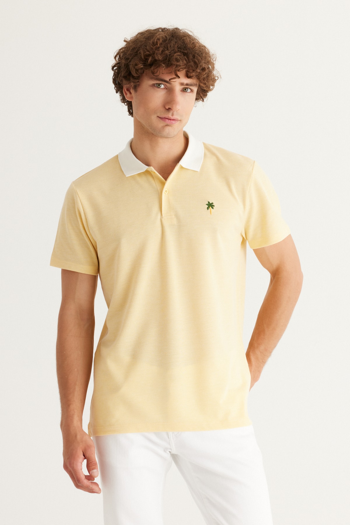 Levně AC&Co / Altınyıldız Classics Men's Yellow Slim Fit Slim Fit Polo Neck Short Sleeved Cotton T-Shirt.