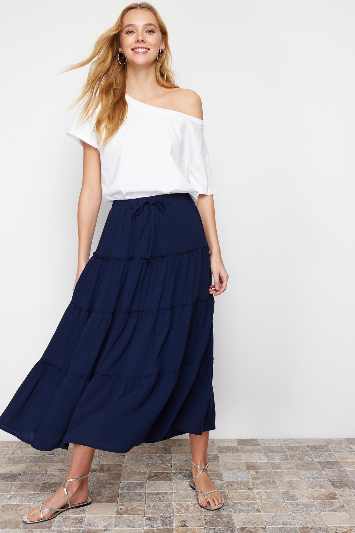 Levně Trendyol Navy Blue Flared Maxi Length Woven Skirt with Gather Detail at Waist