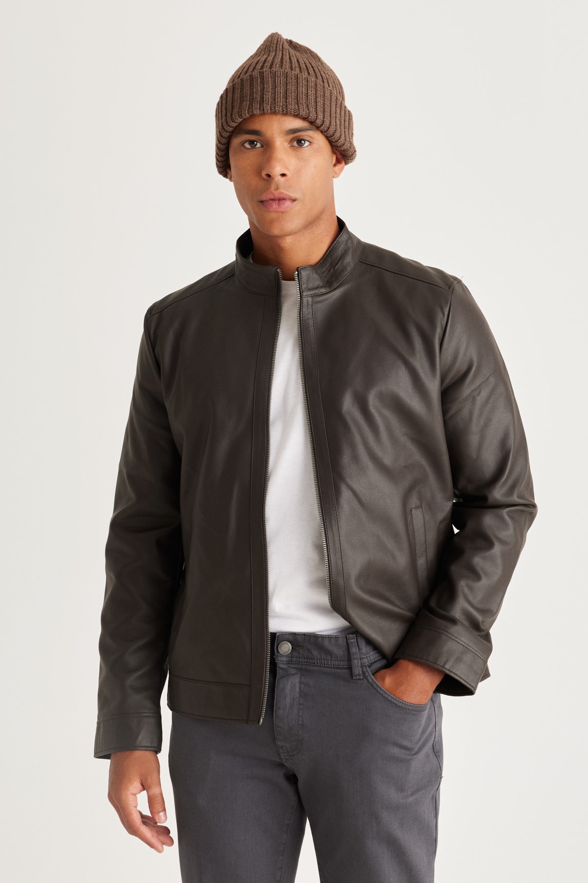 Levně AC&Co / Altınyıldız Classics Men's Brown Standard Fit Normal Cut High Neck Faux Leather Jacket