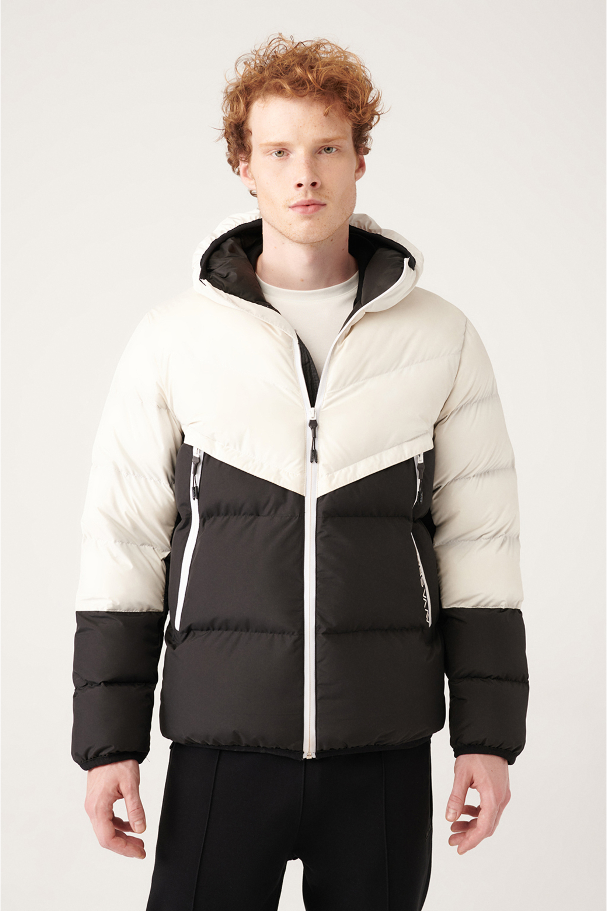 Levně Avva Men's Black and White Fibrous Down Hood Water Repellent Windproof Comfort Fit Fit Coat A31y