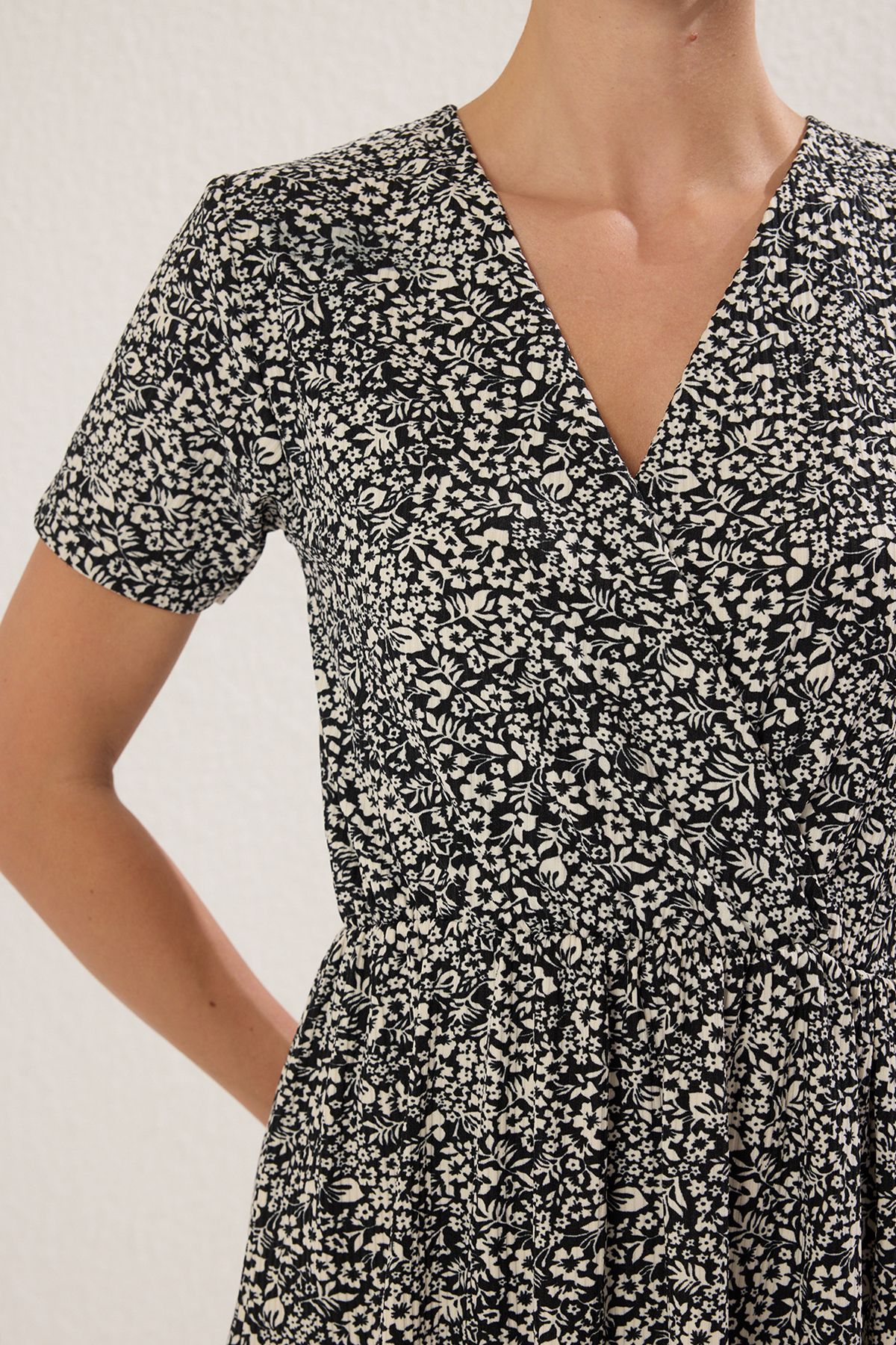 Trendyol Black Floral Floral Double Breasted Skater/Ribbed Flexible Knitted Dress