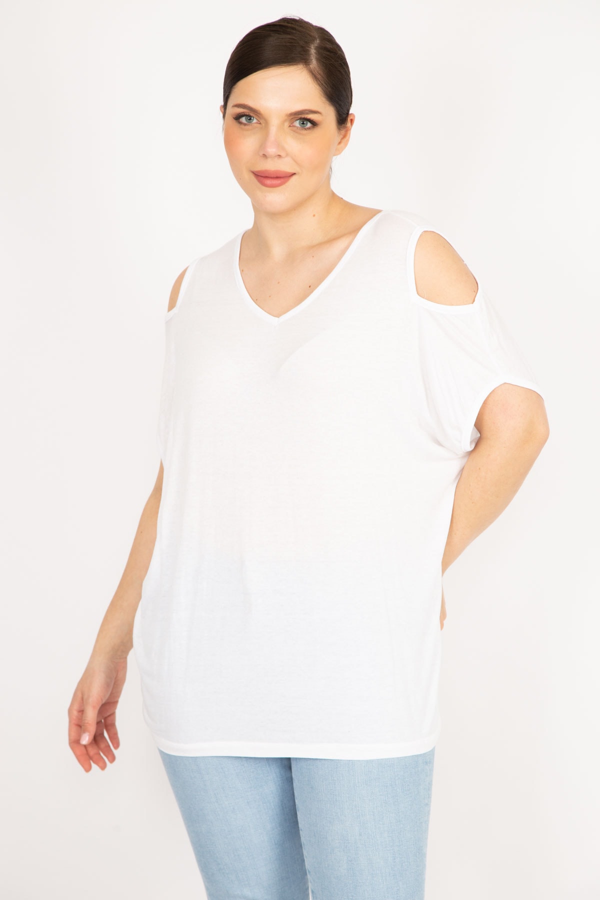 Levně Şans Women's Plus Size Bone Thin Viscose Fabric Decollete Off-the-Shoulder Blouse
