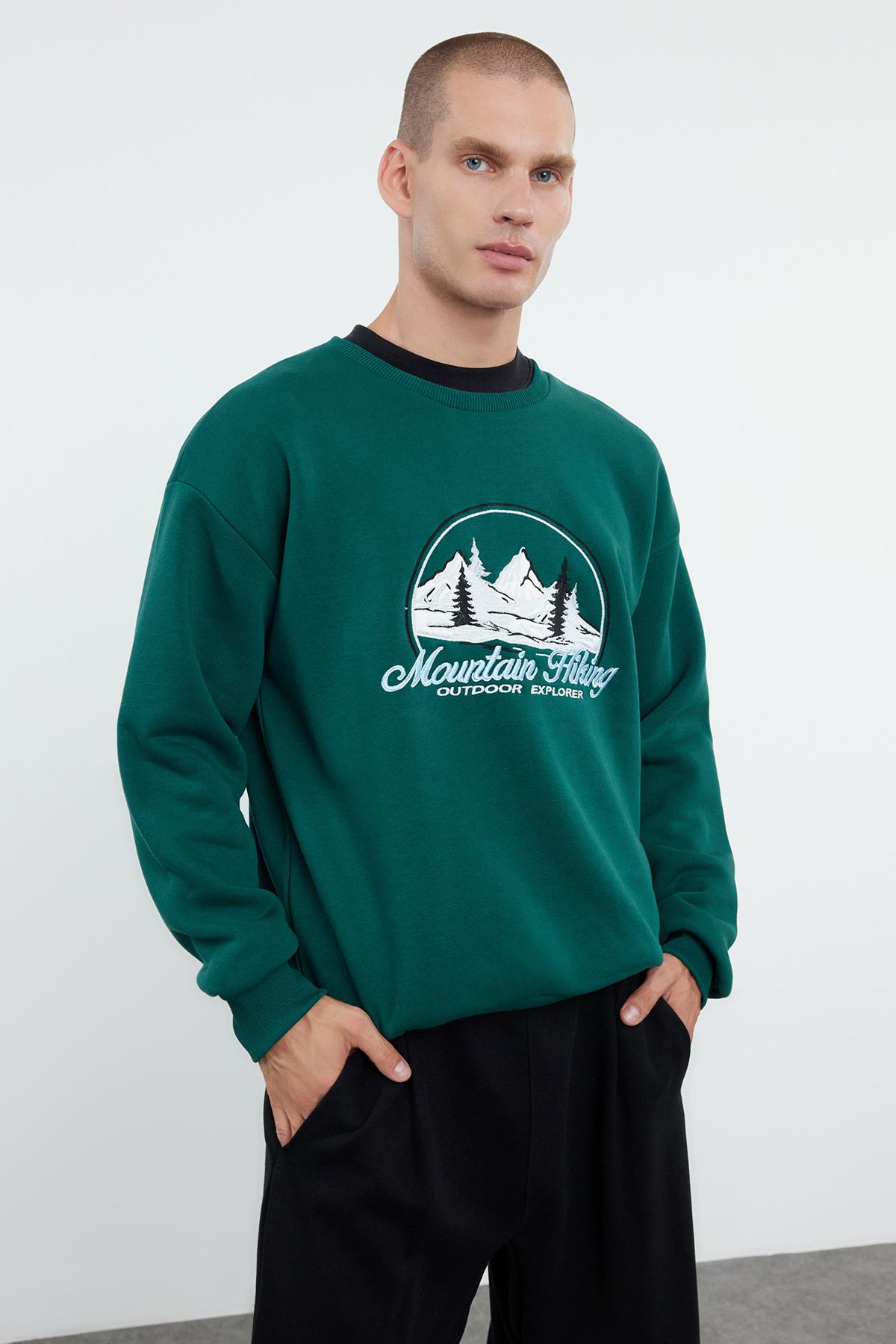 Trendyol Emerald Green Oversize/Wide Cut Embroidered Fleece Inside Sweatshirt