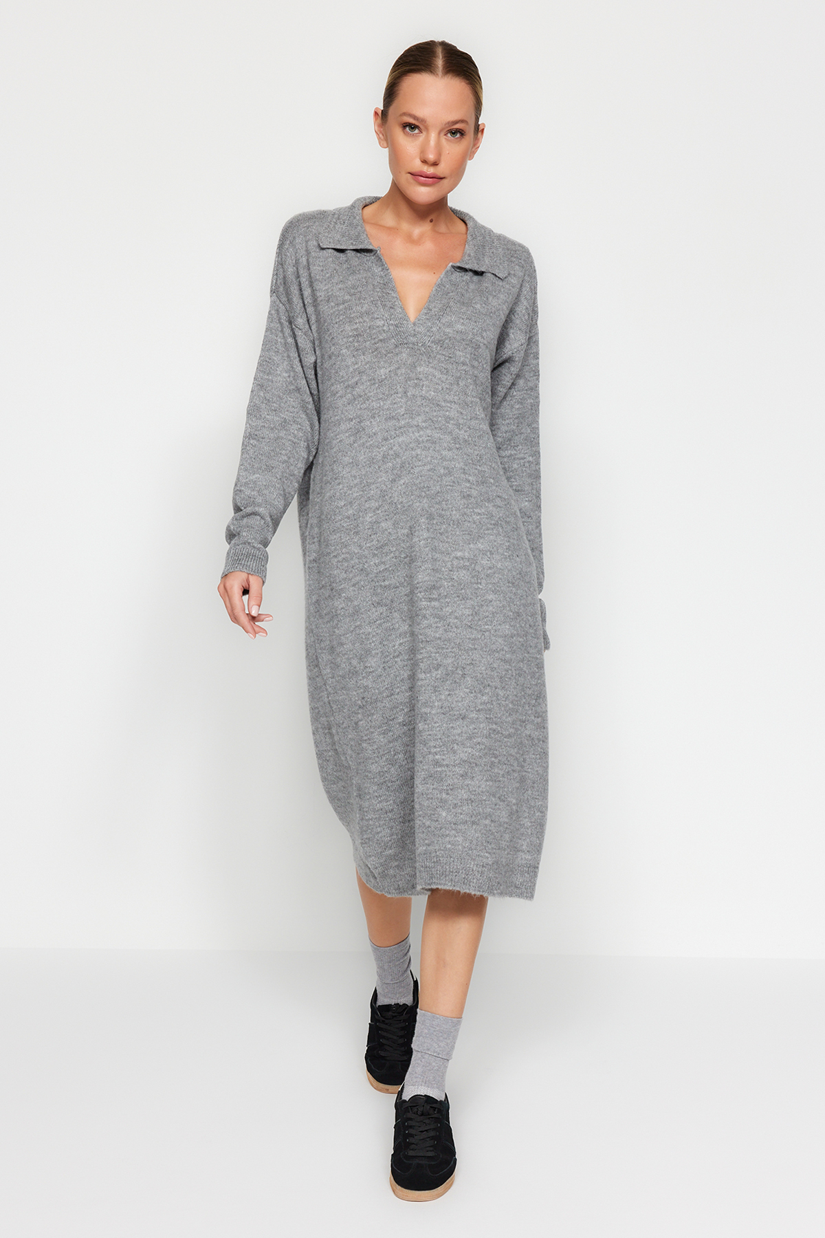 Trendyol šedé udržitelnější midi svetrové šaty