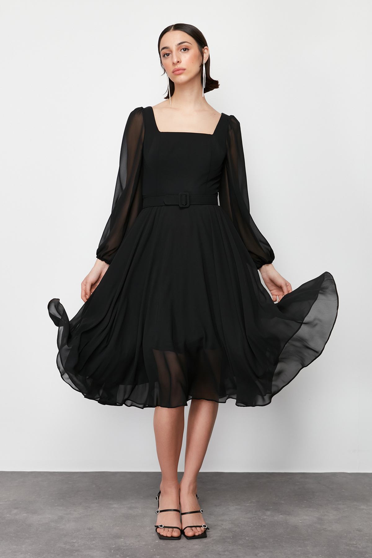 Levně Trendyol Black Tulle Woven Elegant Evening Dress