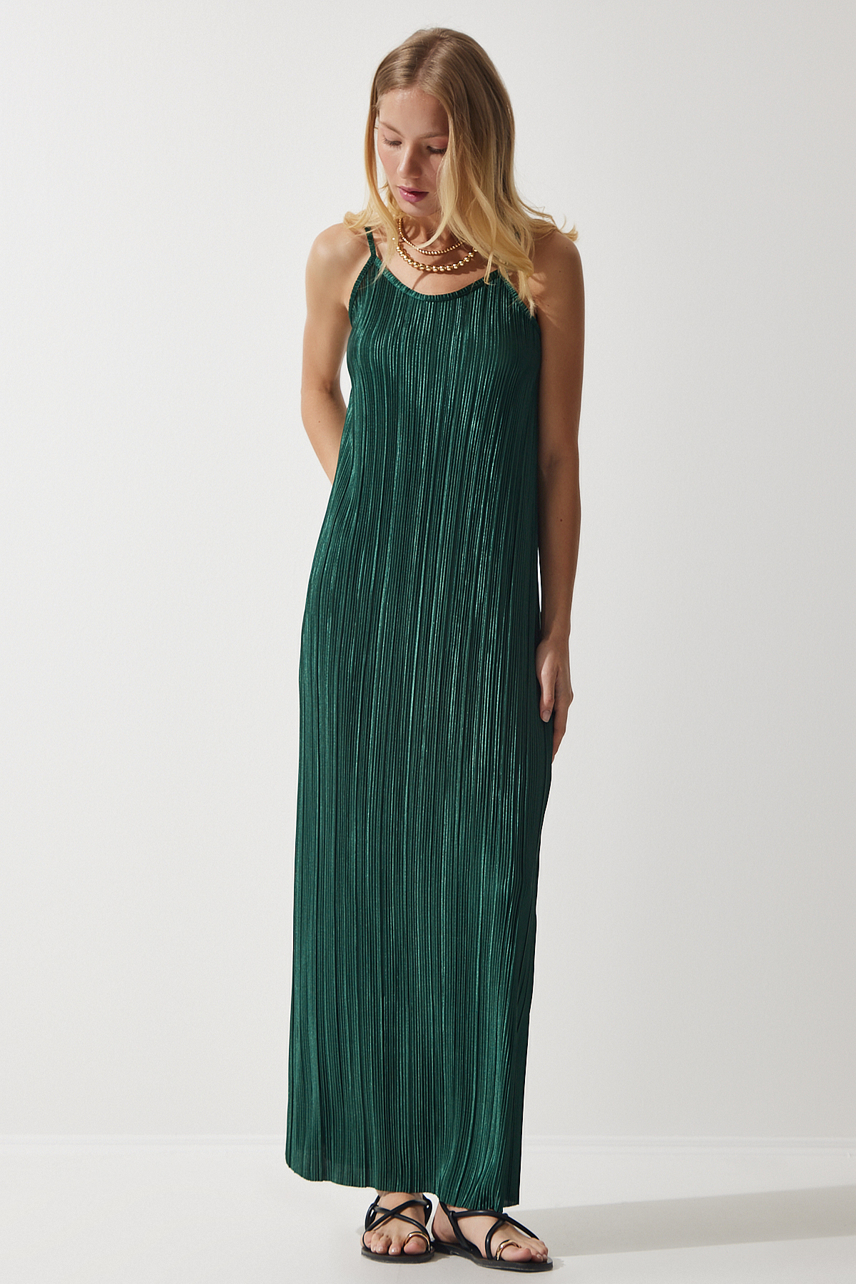 Happiness İstanbul Women's Emerald Green Strappy Summer Pleated Dress