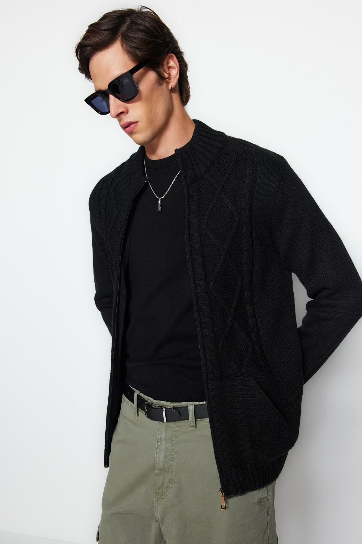 Levně Trendyol Black Slim Fit Knit Detailed Zippered Pocket Knitwear Cardigan