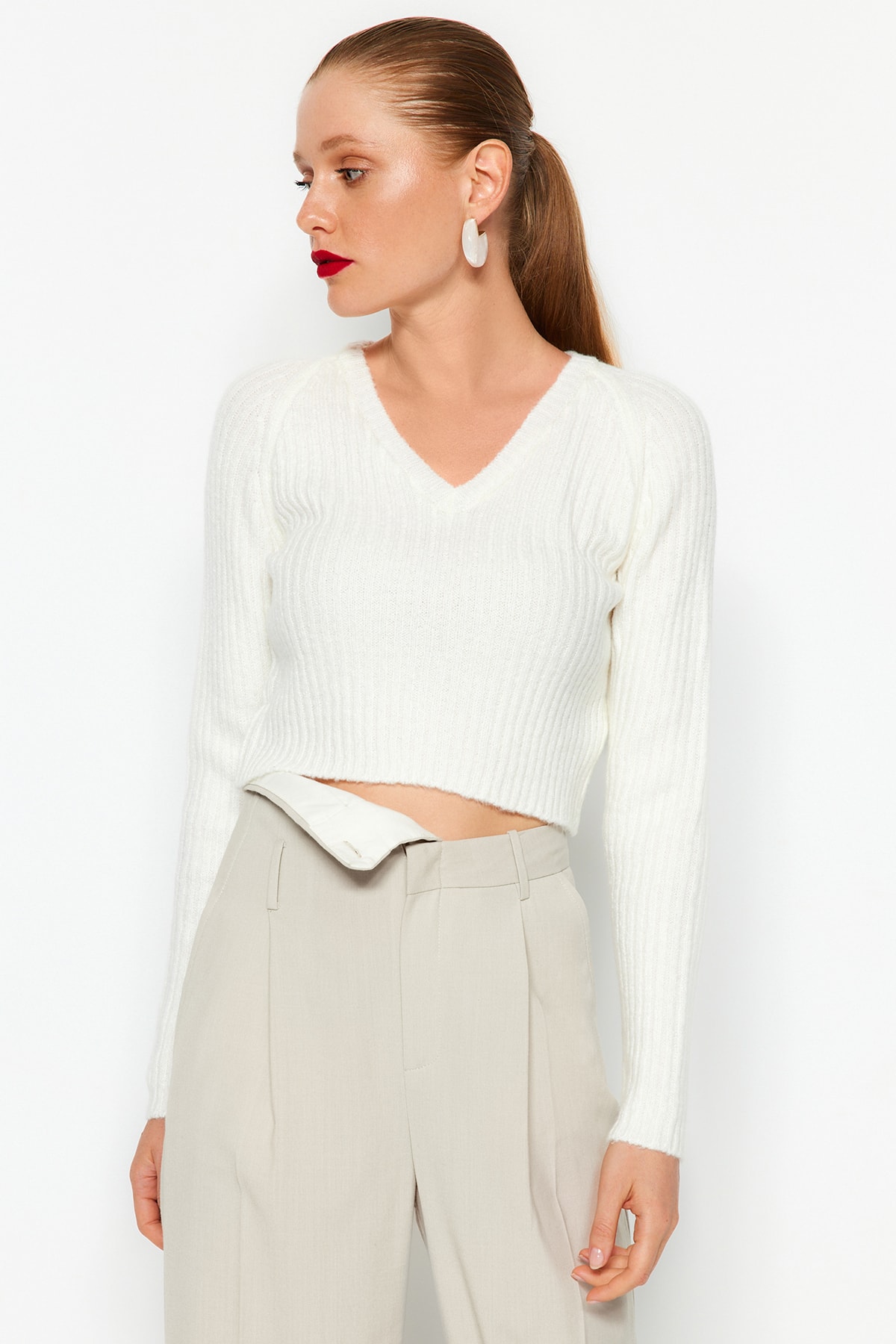 Trendyol Ecru Crop Soft Textured Basic Knitwear Sweater
