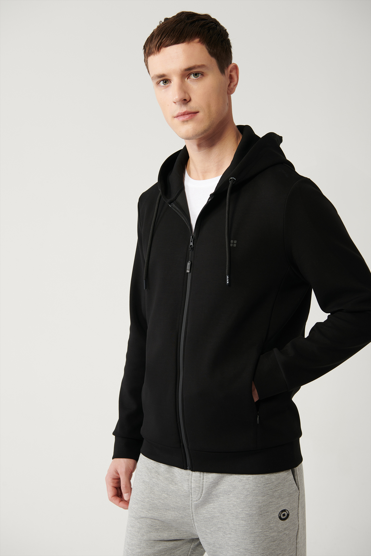 Levně Avva Black Unisex Sweatshirt Hooded Flexible Soft Texture Interlock Fabric Zippered Regular Fit