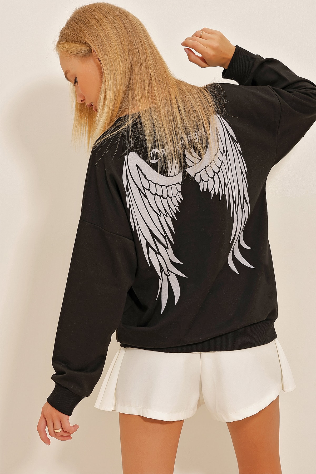Levně Trend Alaçatı Stili Women's Black Crew Neck Front And Back Wings Printed Oversize Sweatshirt