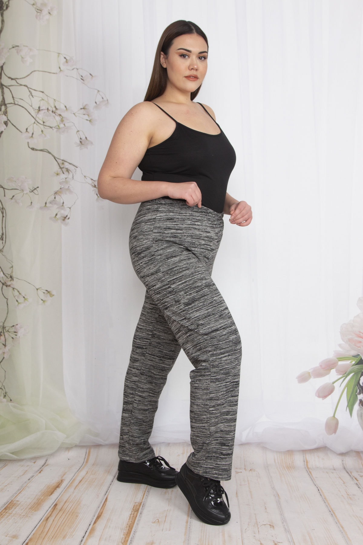 Levně Şans Women's Plus Size Anthracite Elastic Waistline Melange Sports Trousers