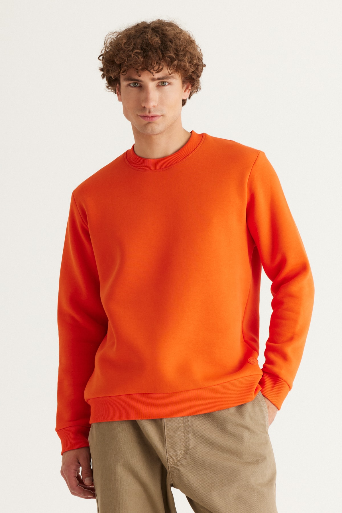 AC&Co / Altınyıldız Classics Men's Orange Standard Fit Normal Cut Inner Fleece 3 Threads Crew Neck Cotton Sweatshirt.