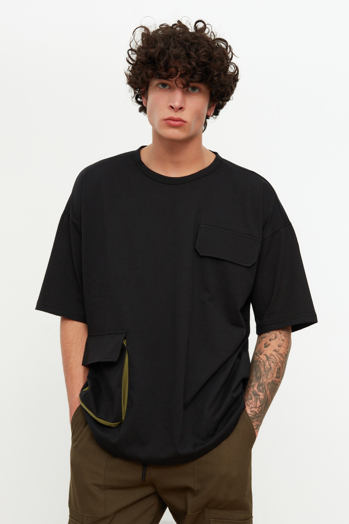 Trendyol Black Men's Oversize/Wide Cut, Short Sleeved Crew Neck T-Shirt With Pockets, Bellows