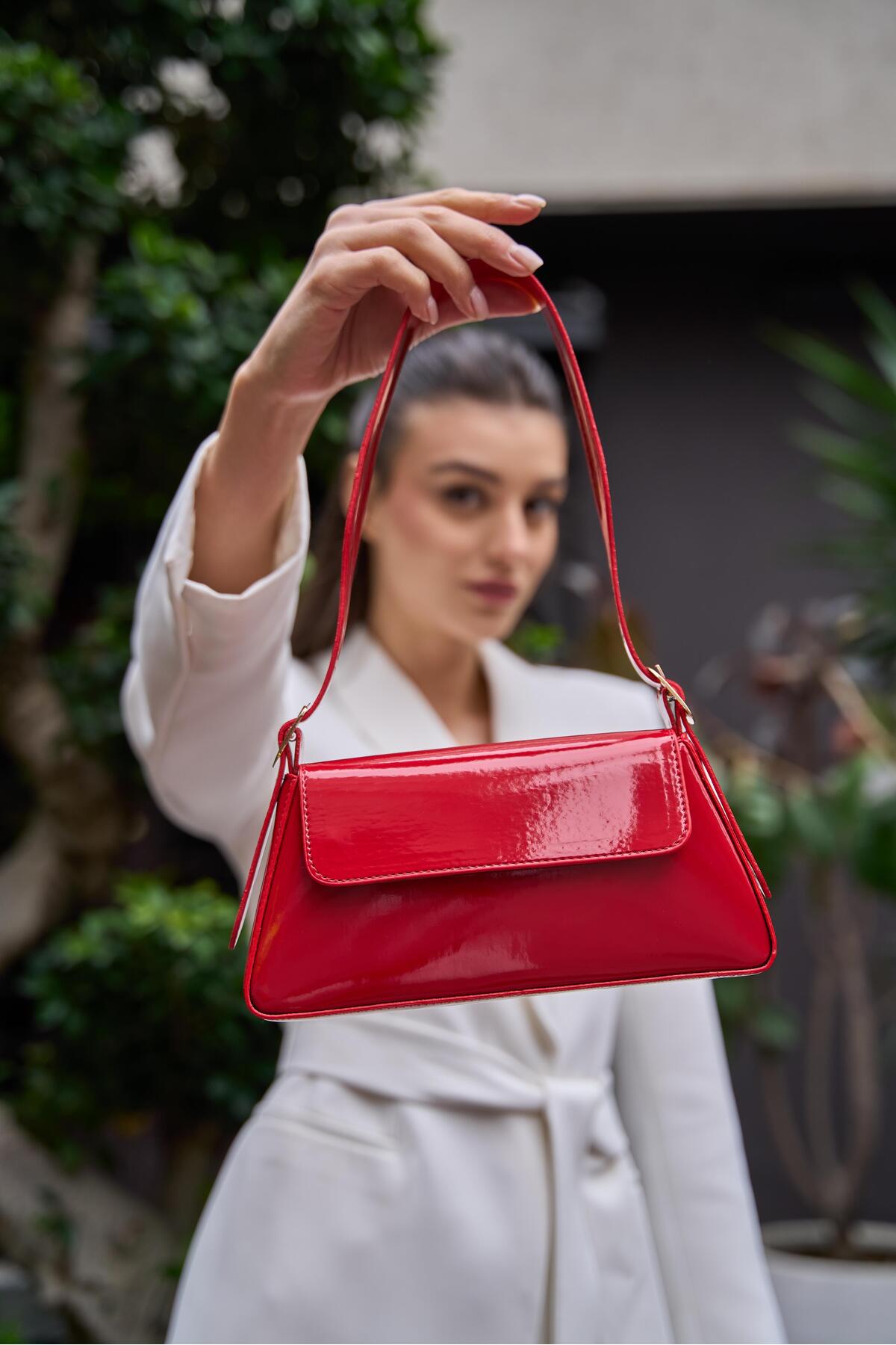 Madamra Red Patent Leather Women's Alba Simple Design Women's Clamshell Handbag -