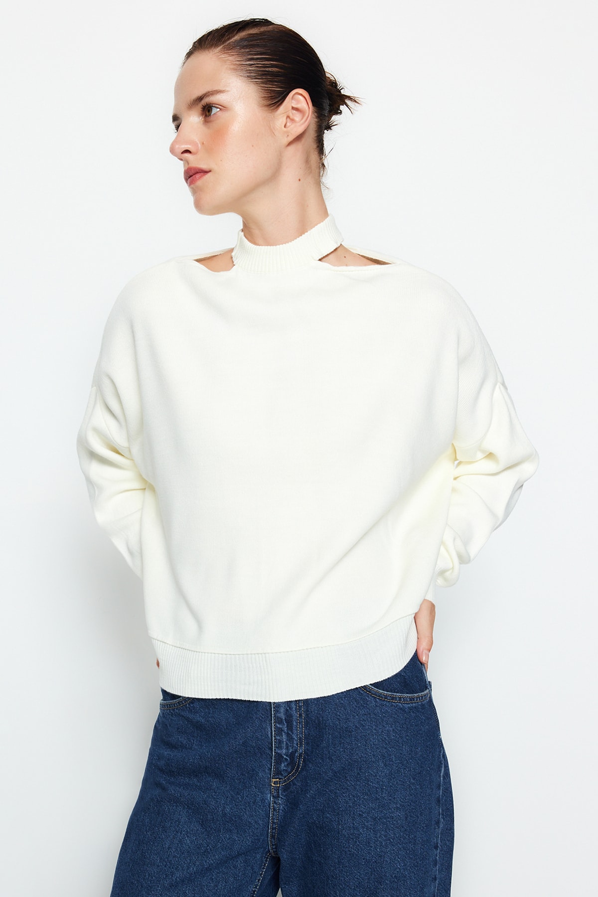 Trendyol Ecru Shoulder Window/Cut Out Detailed Knitwear Sweater