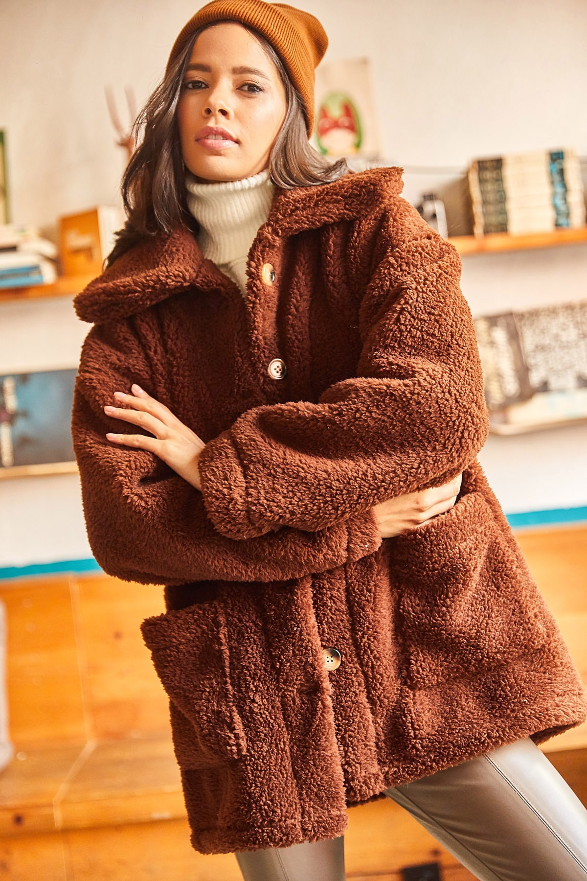 Levně Olalook Women's Bitter Brown Buttons Unlined Oversized Plush Jacket with Pocket