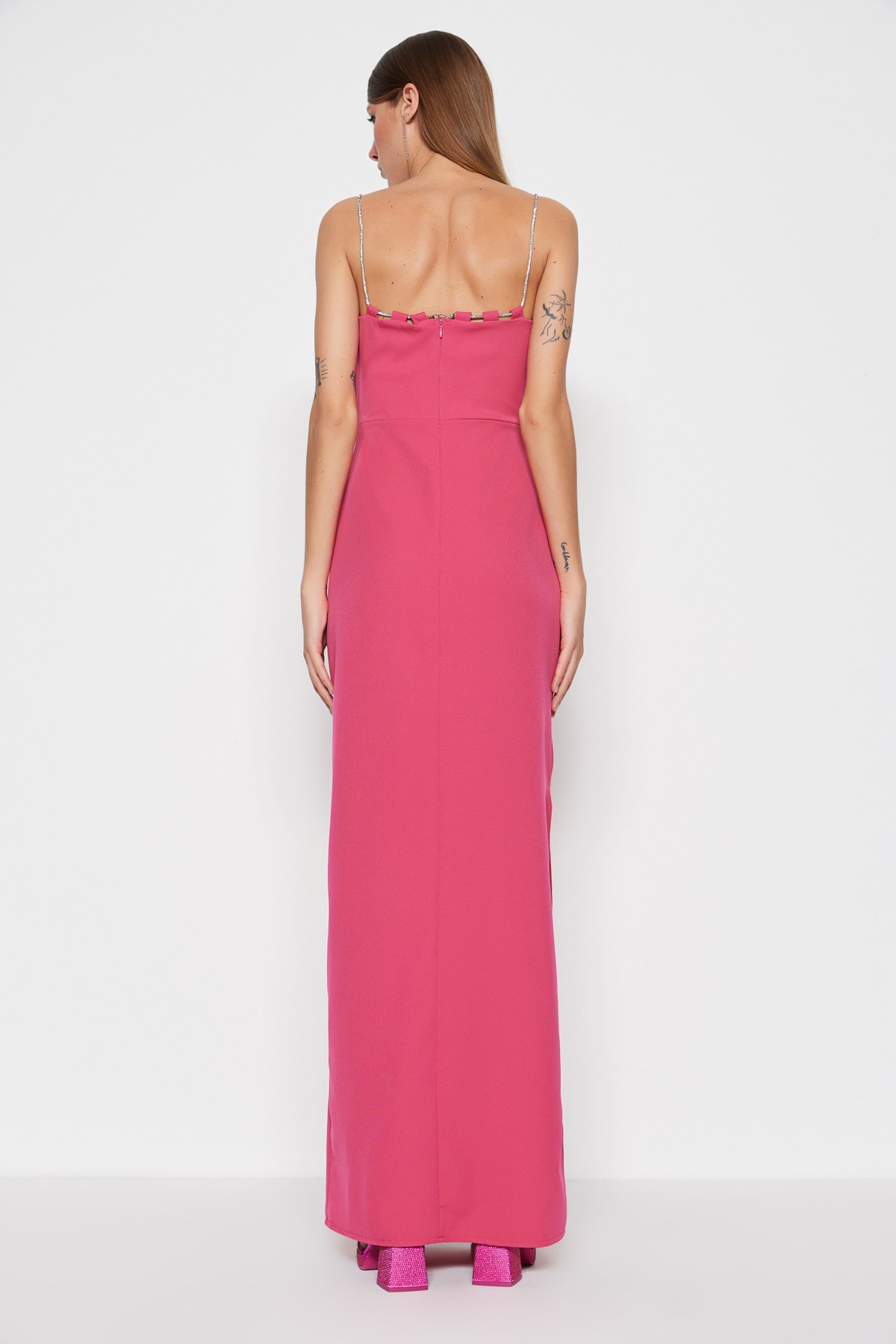 Rochie de seara Trendyol in rochie de seara fucsia captusita tesuta din pietre stralucitoare