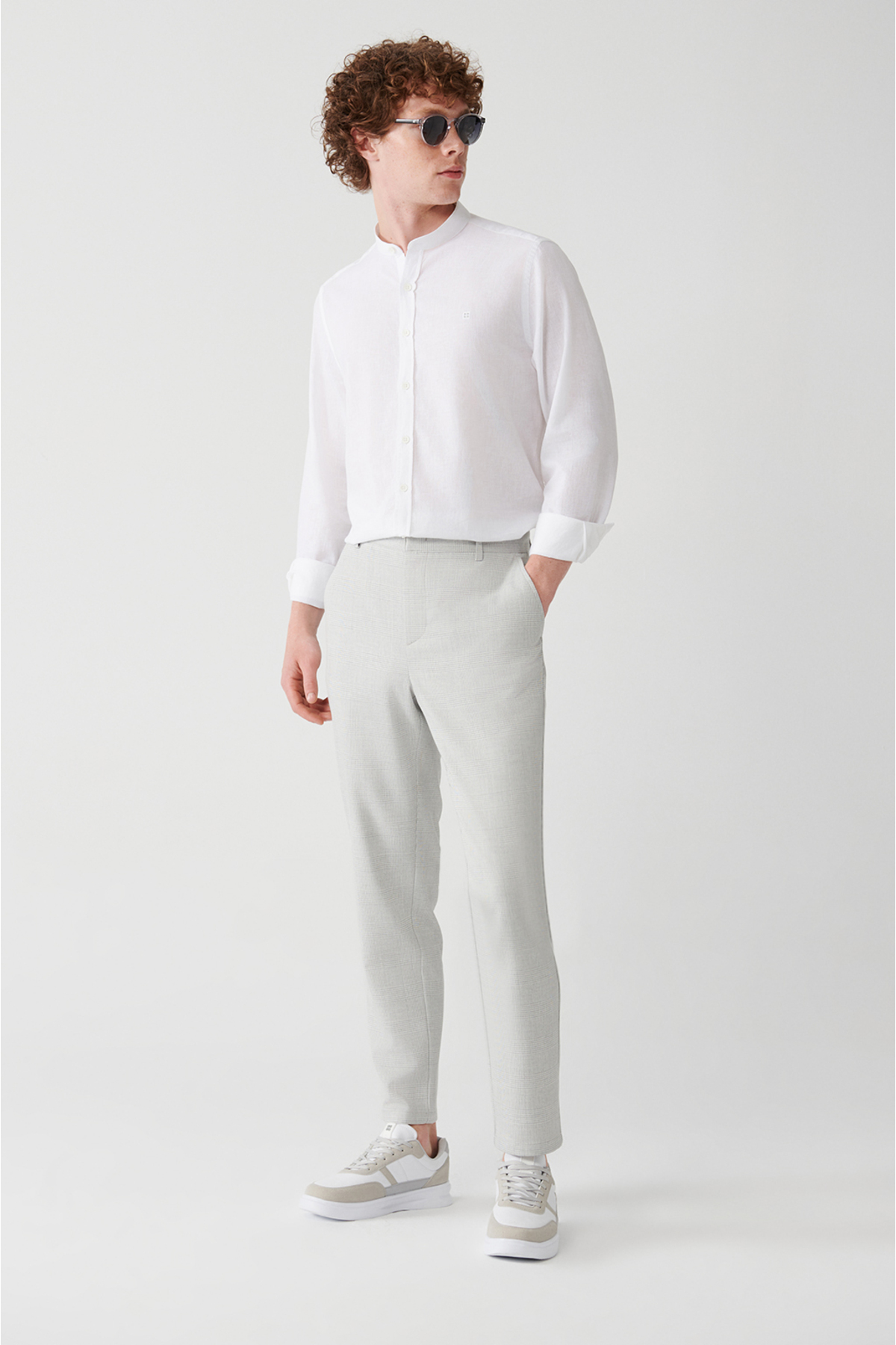 Levně Avva Men's Light Gray Easy-Iron Side Pocket Plaid Relaxed Fit Chino Trousers