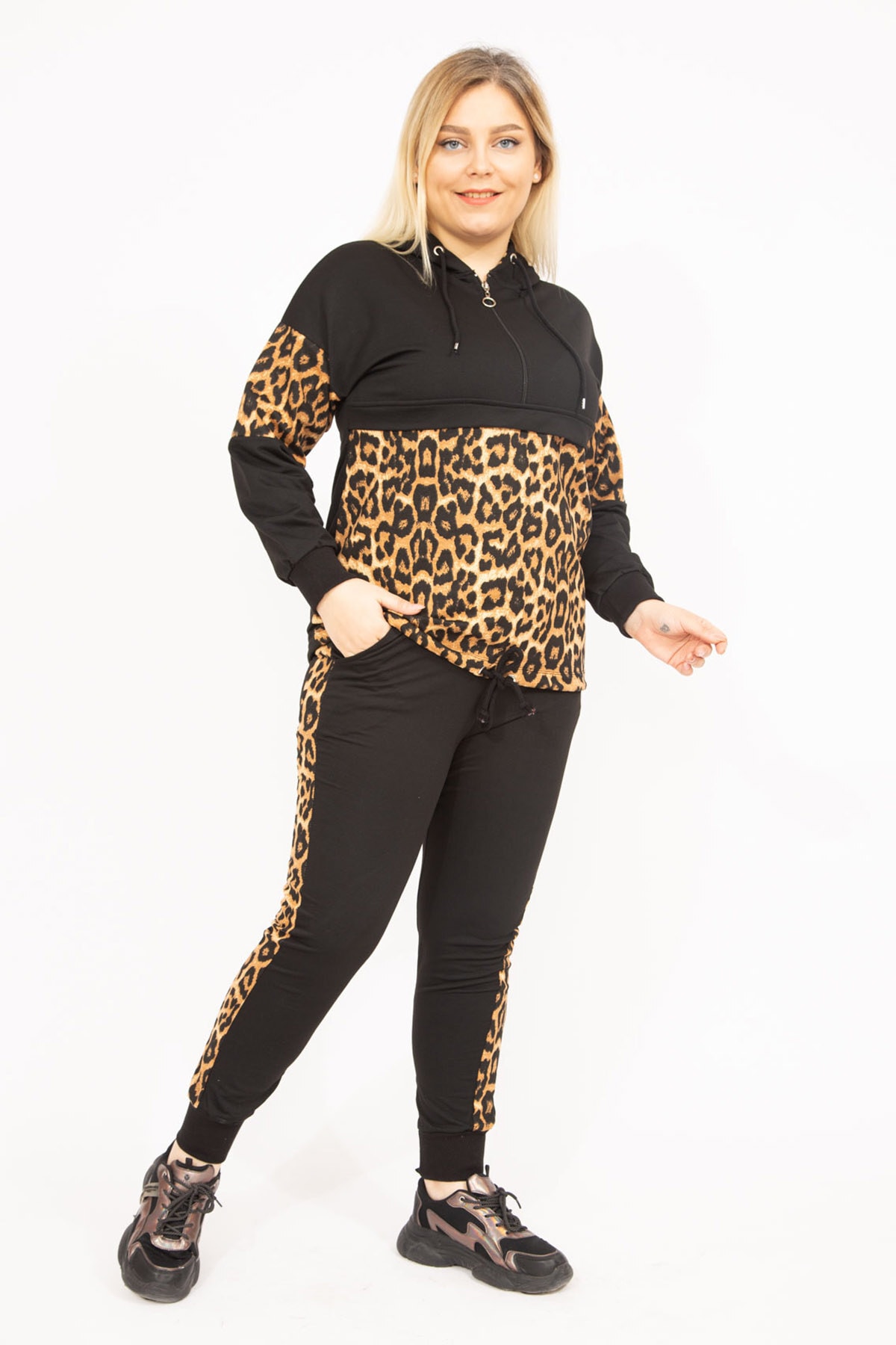 Levně Şans Women's Black Plus Size Leopard Striped Hoodie, Sweatshirt and Pants Suit