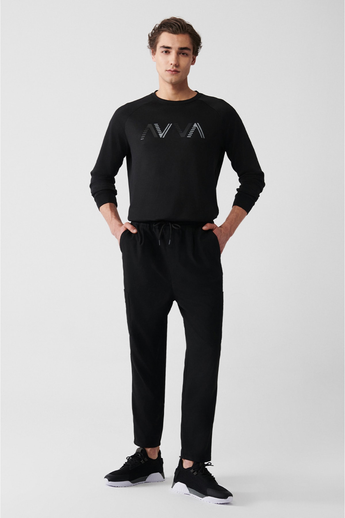 Levně Avva Men's Black Elastic Waist Laced Cargo Pocket Woven Flexible Jogger Trousers