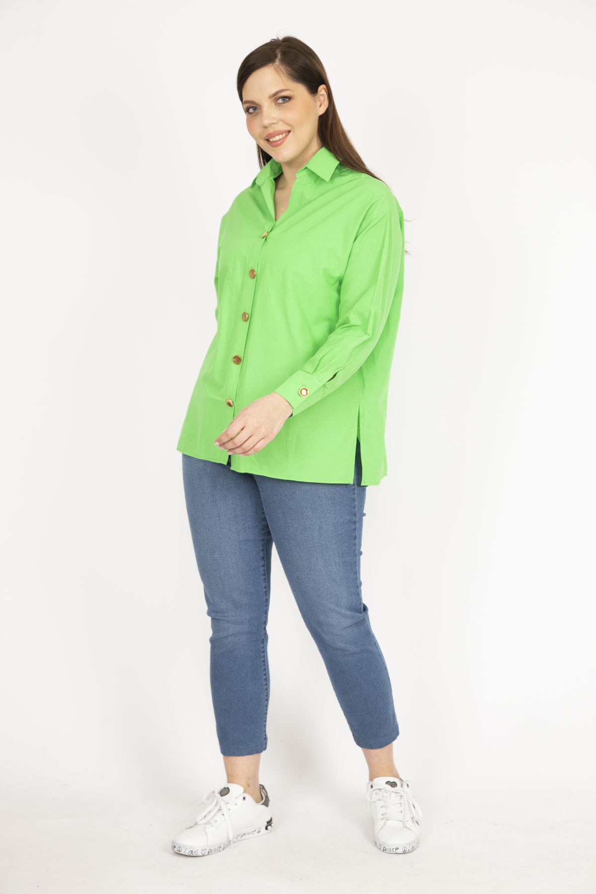 Levně Şans Women's Green Plus Size Metal Buttoned Cuff Shirt