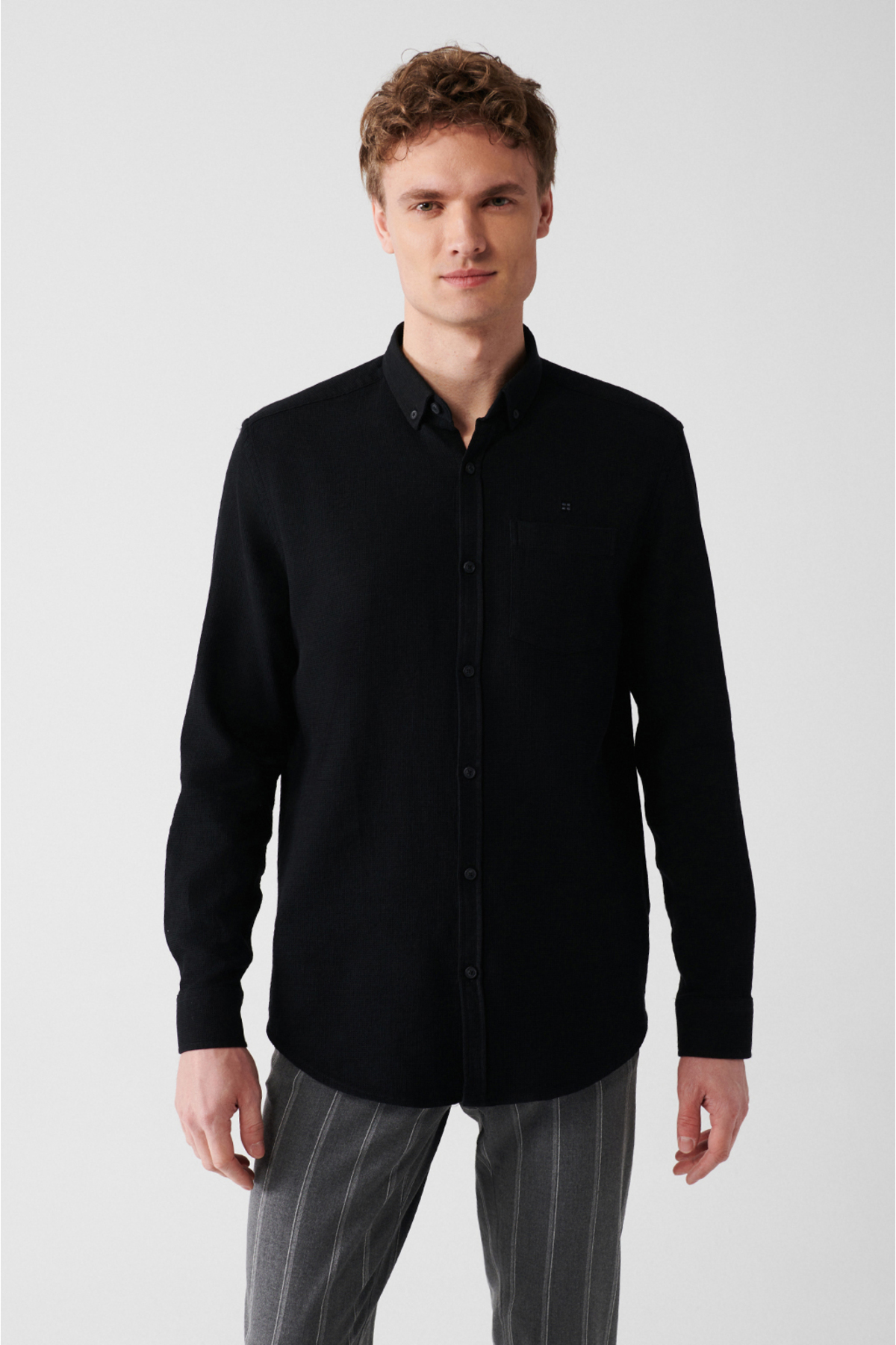 Avva Men's Black 100% Cotton Buttoned Collar Pocket Regular Fit Shirt