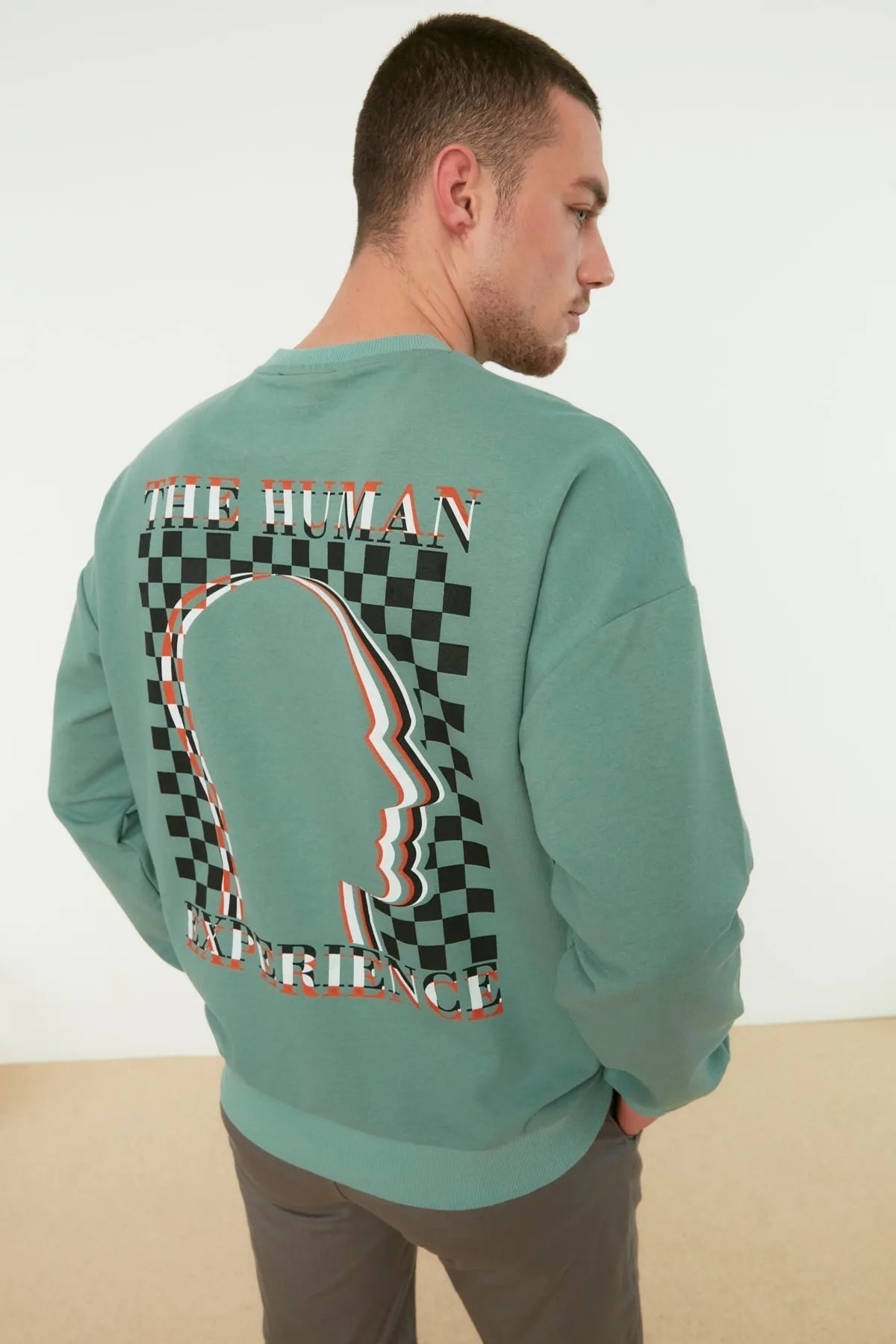 Levně Trendyol Oversize/Wide-Fit Crew Neck Long Sleeve Sci-Fi Printed Cotton Sweatshirt