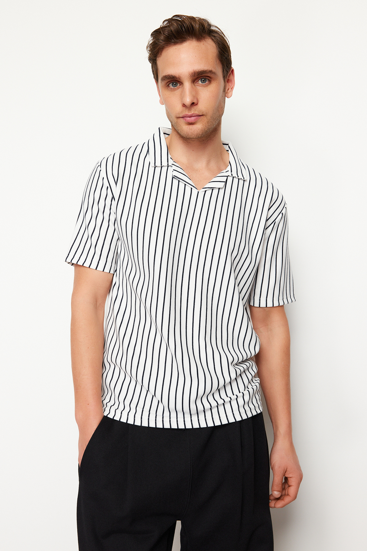 Levně Trendyol Navy Blue Regular/Regular Fit Striped Textured Polo Neck T-shirt