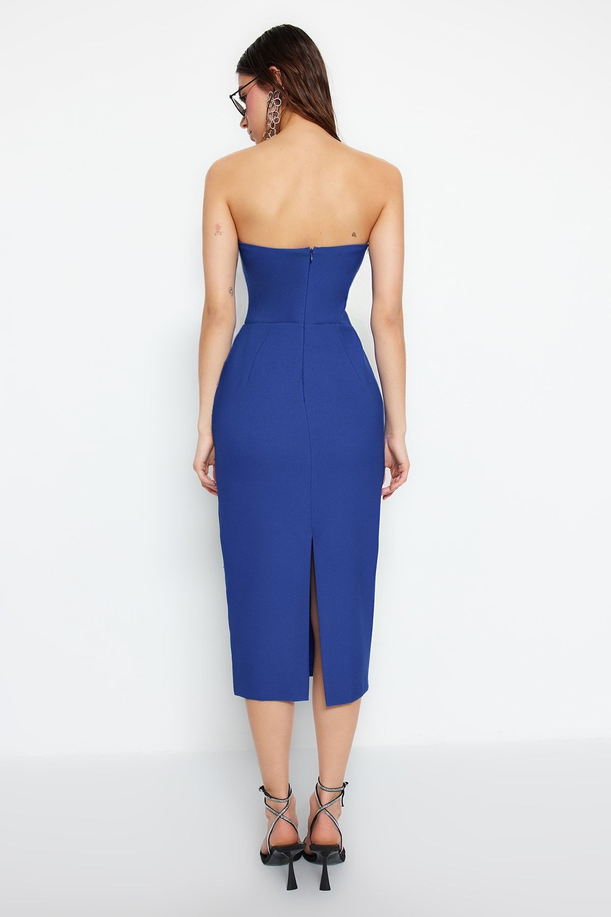 Rochie de seara Trendyol Saks cu captuseala si pietre stralucitoare