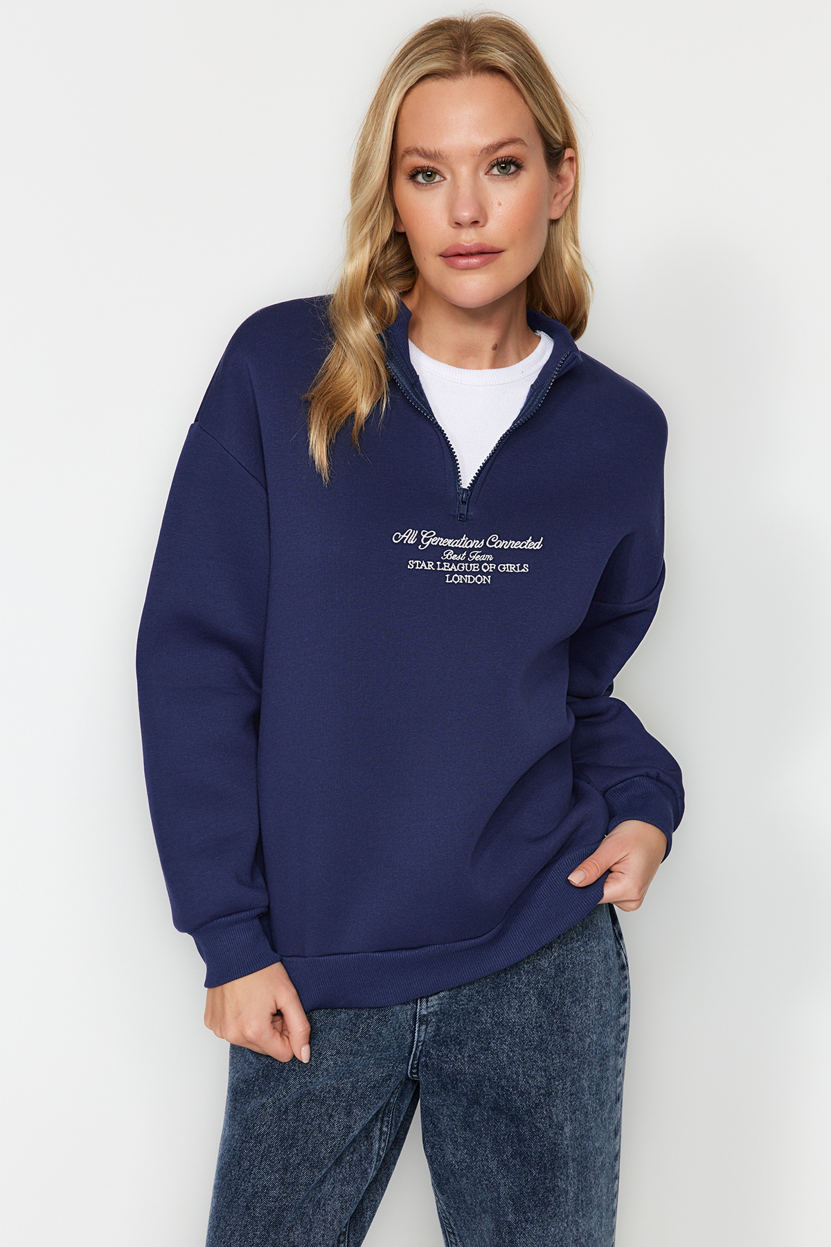 Levně Trendyol Navy Blue Thick Fleece Zippered High Neck Oversize/Cream Knitted Sweatshirt
