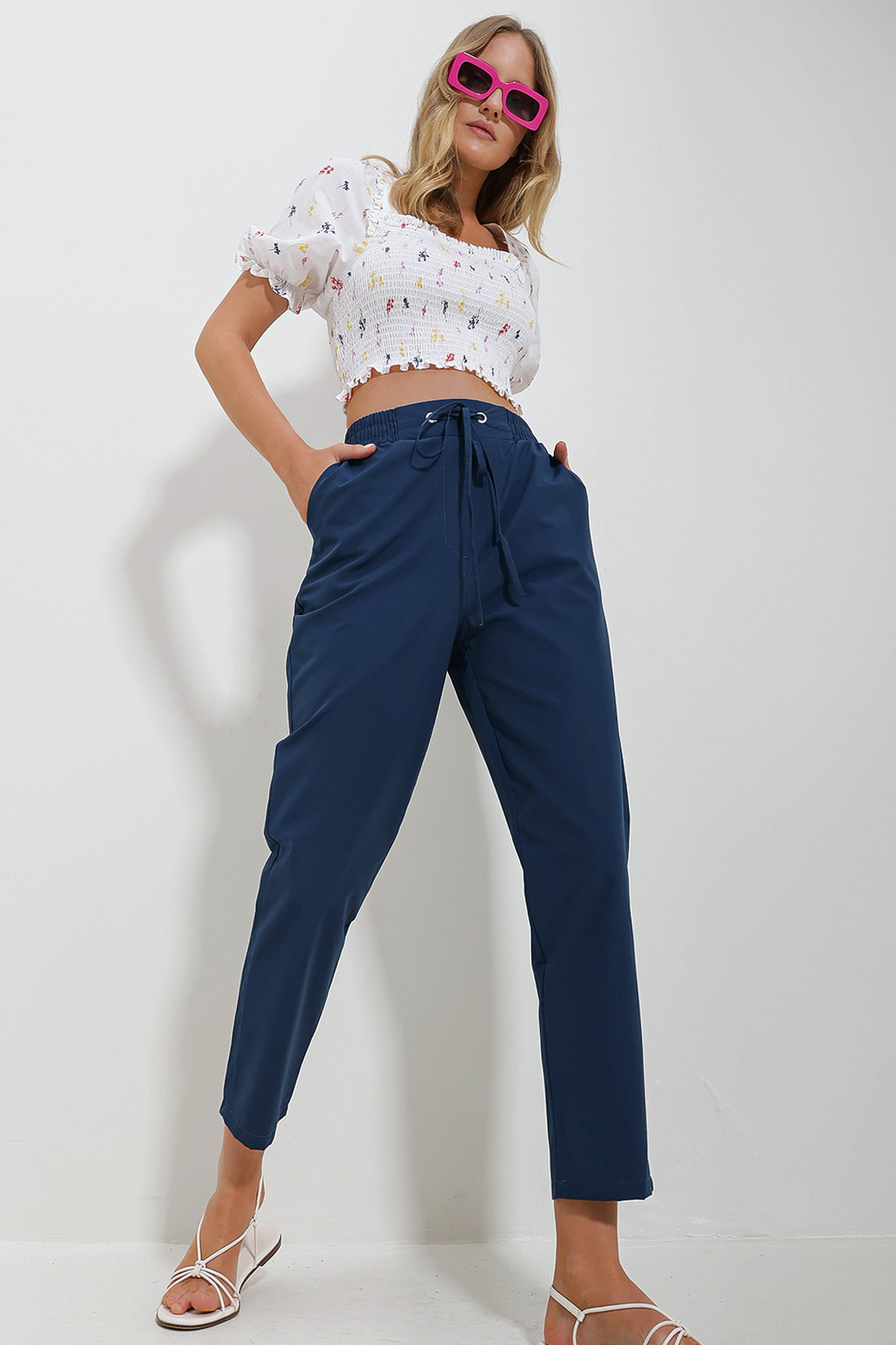 Trend Alaçatı Stili Women's Navy Blue Elastic Waist Double Pocket Woven Trousers