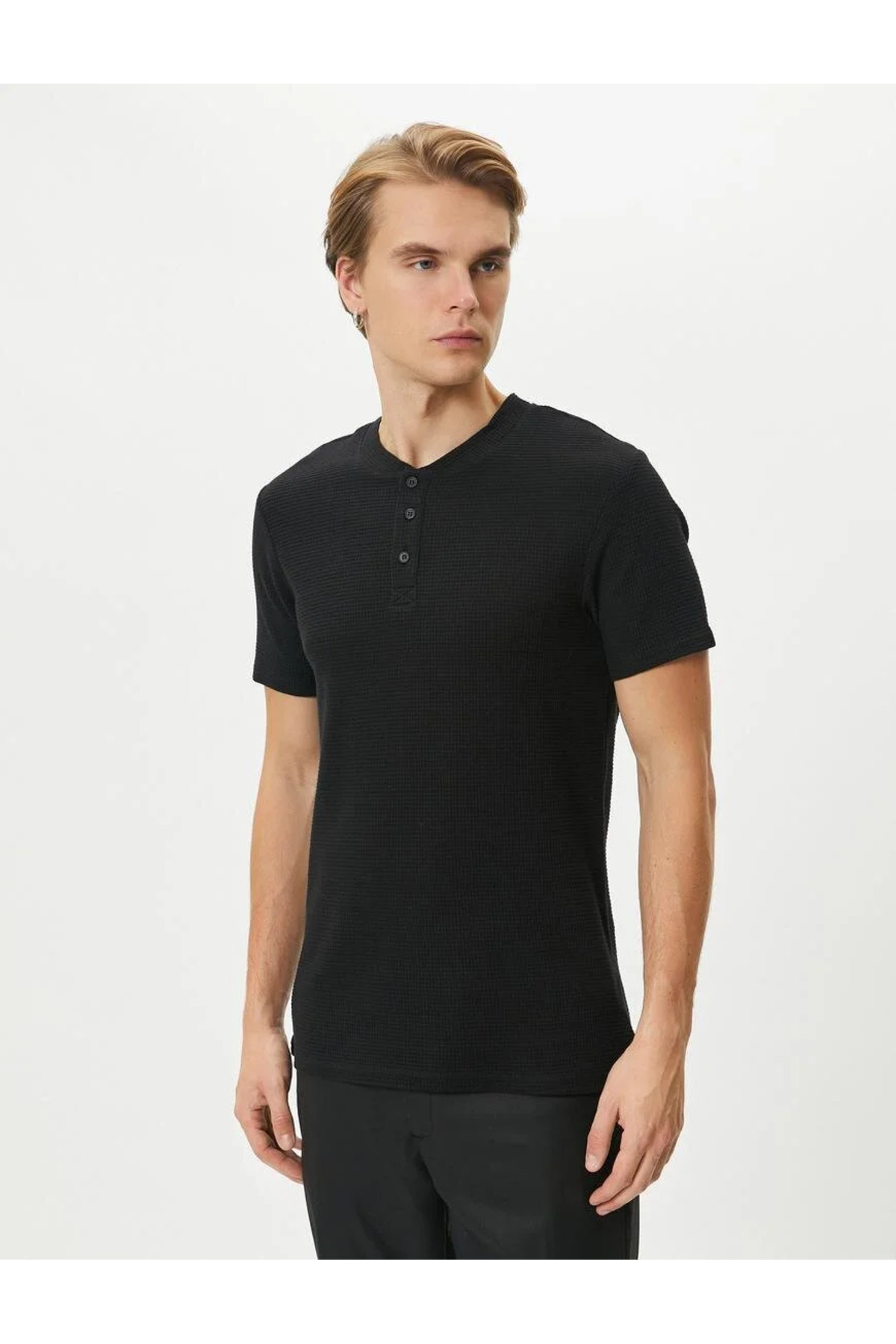 Levně Koton Basic T-Shirt Round Neck Buttoned Short Sleeve Textured Cotton