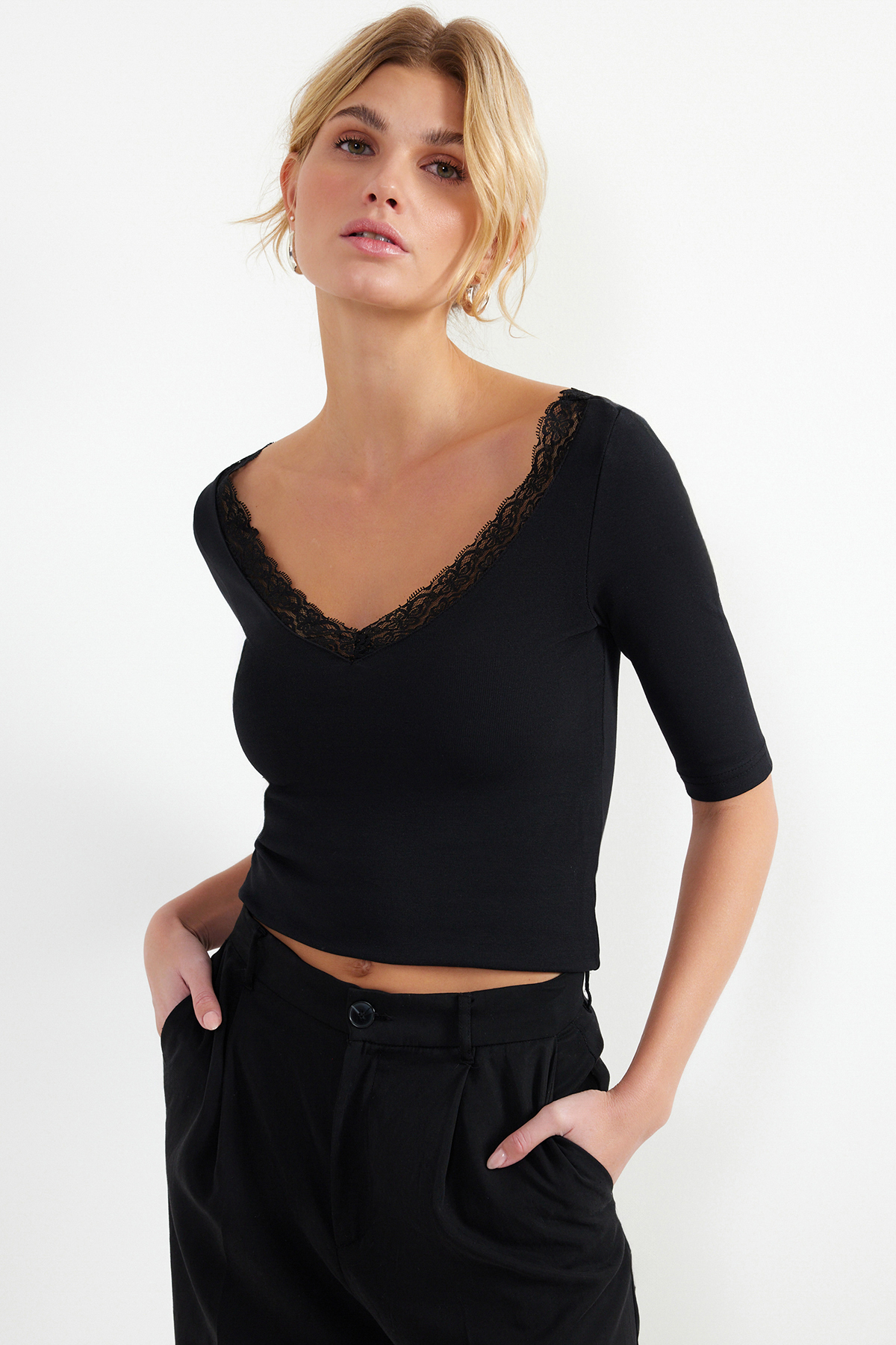Trendyol Black Lace Detailed V Neck Fitted Cotton Stretchy Knitted Knitted Blouse