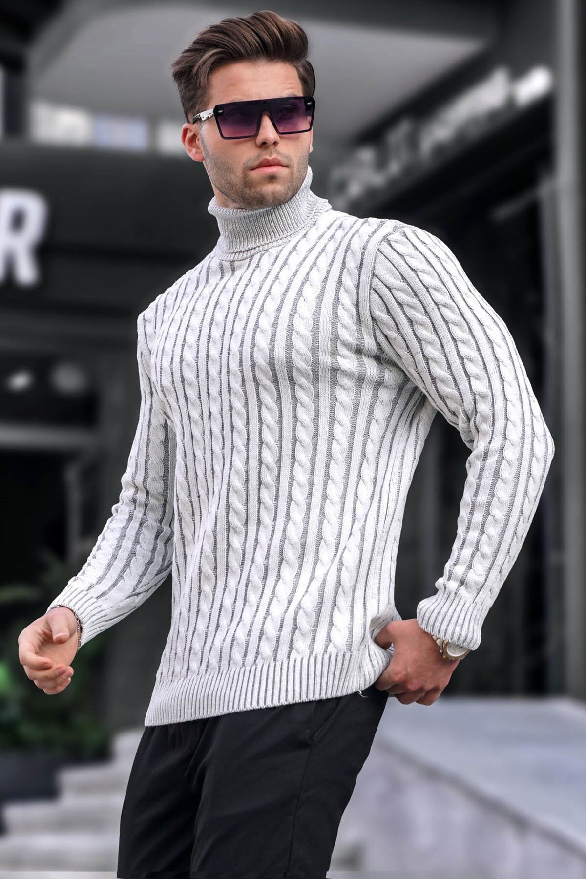 Levně Madmext White Turtleneck Knitted Detailed Sweater 6317