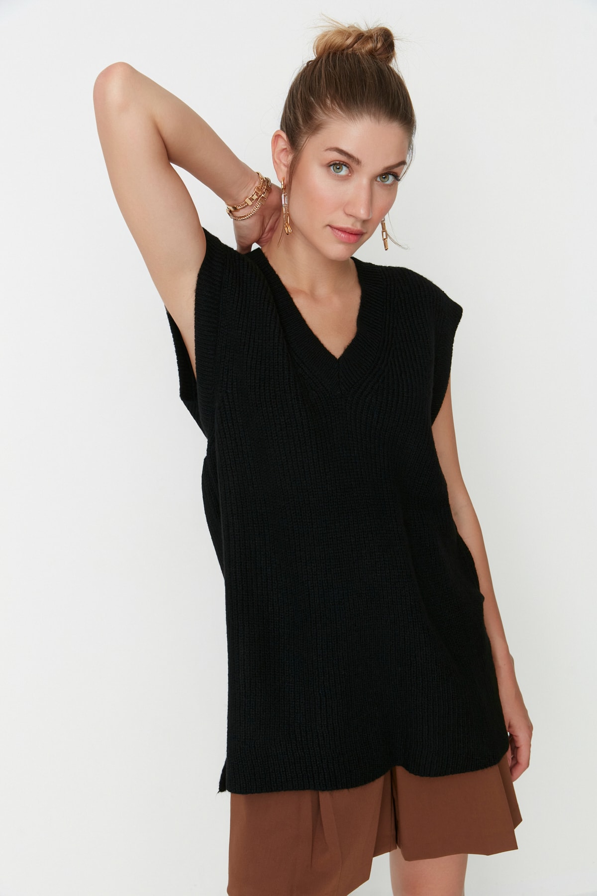Trendyol Black V-Neck Knitwear Sweater